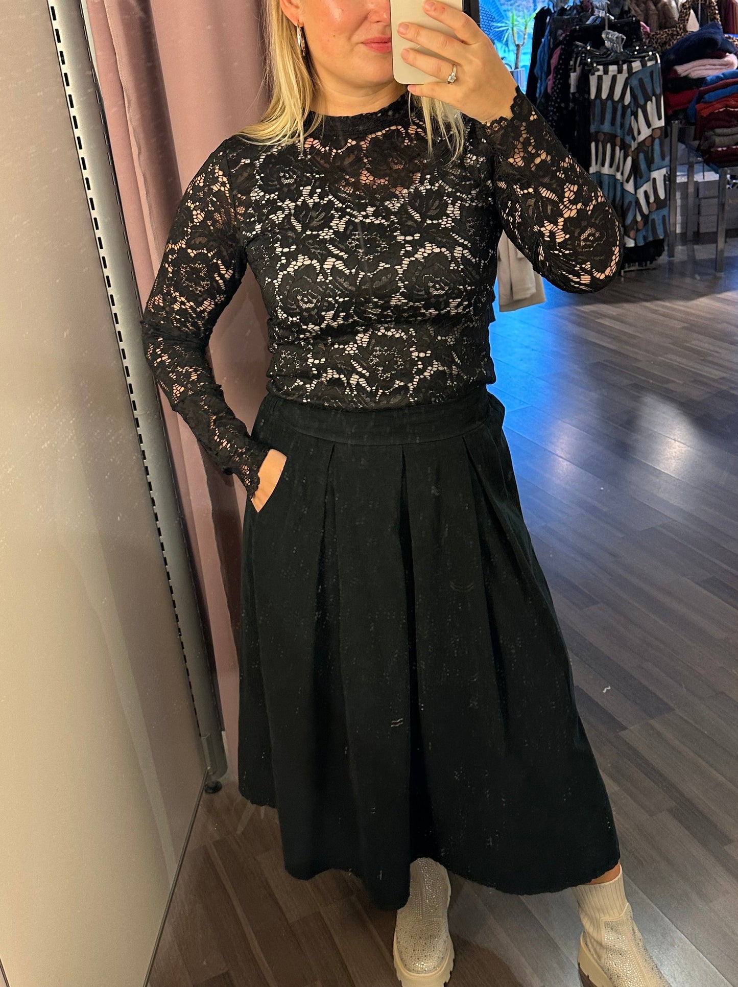 Yksivärinen samettihame musta