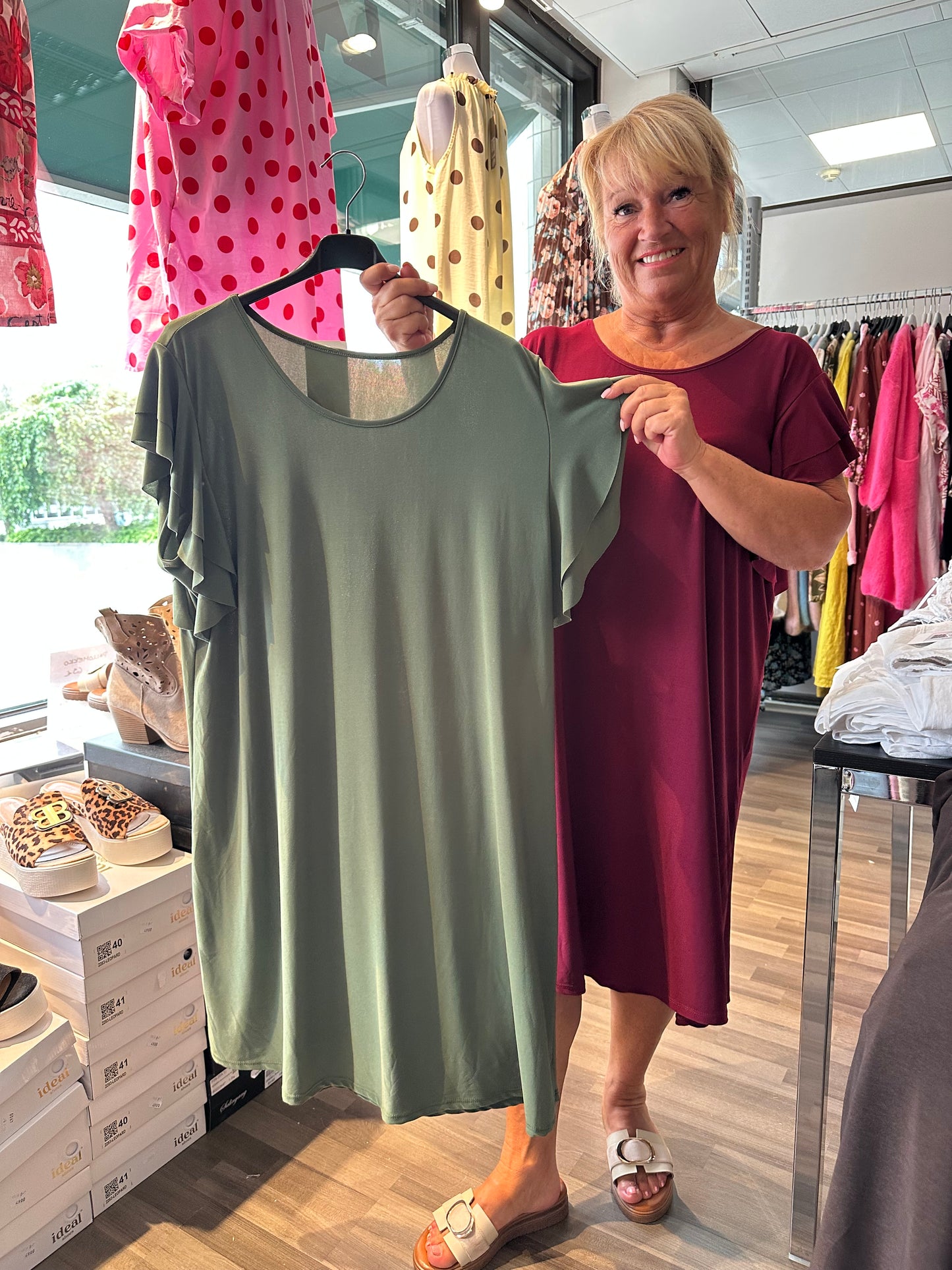 Plussize tunika/mekko röyhelöhihoilla (5 väriä)