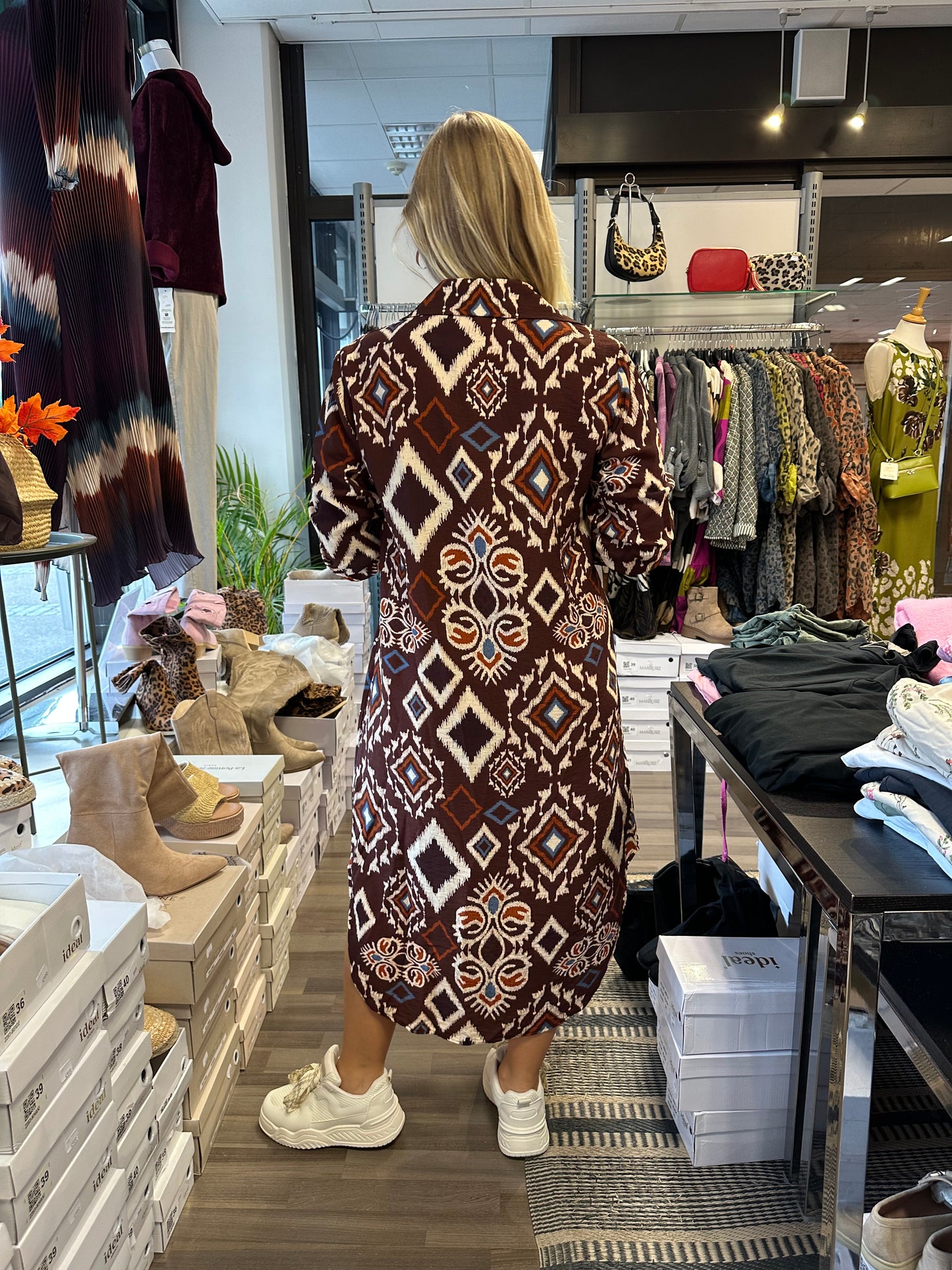 Kuviollinen viskoosimekko ruskea