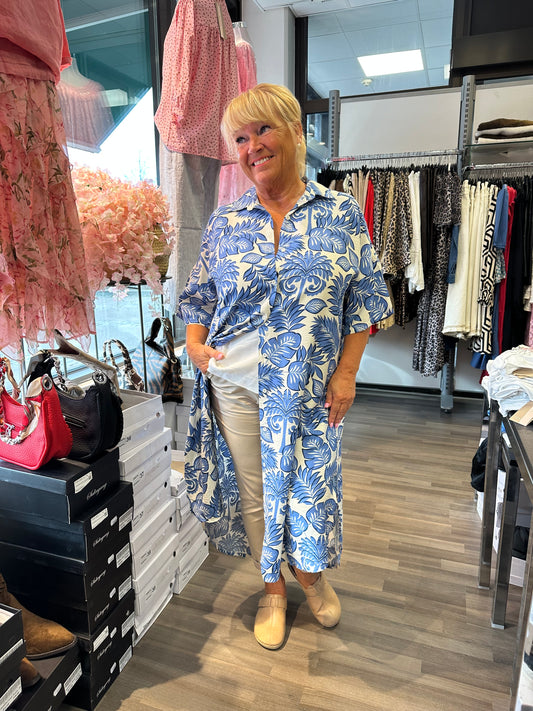 Kuviollinen paitamekko sininen