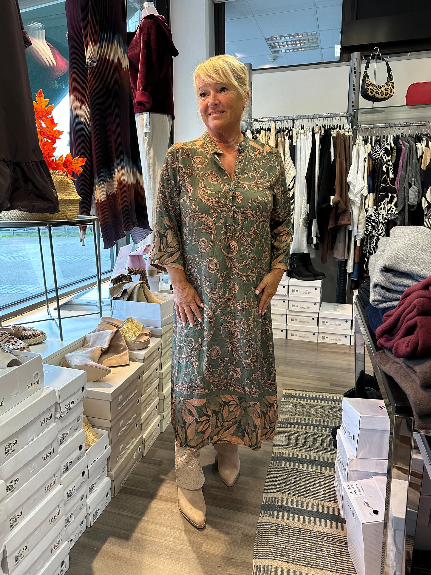 Kuviollinen mekko vihreä