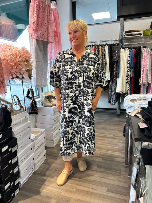 Kuviollinen paitamekko musta