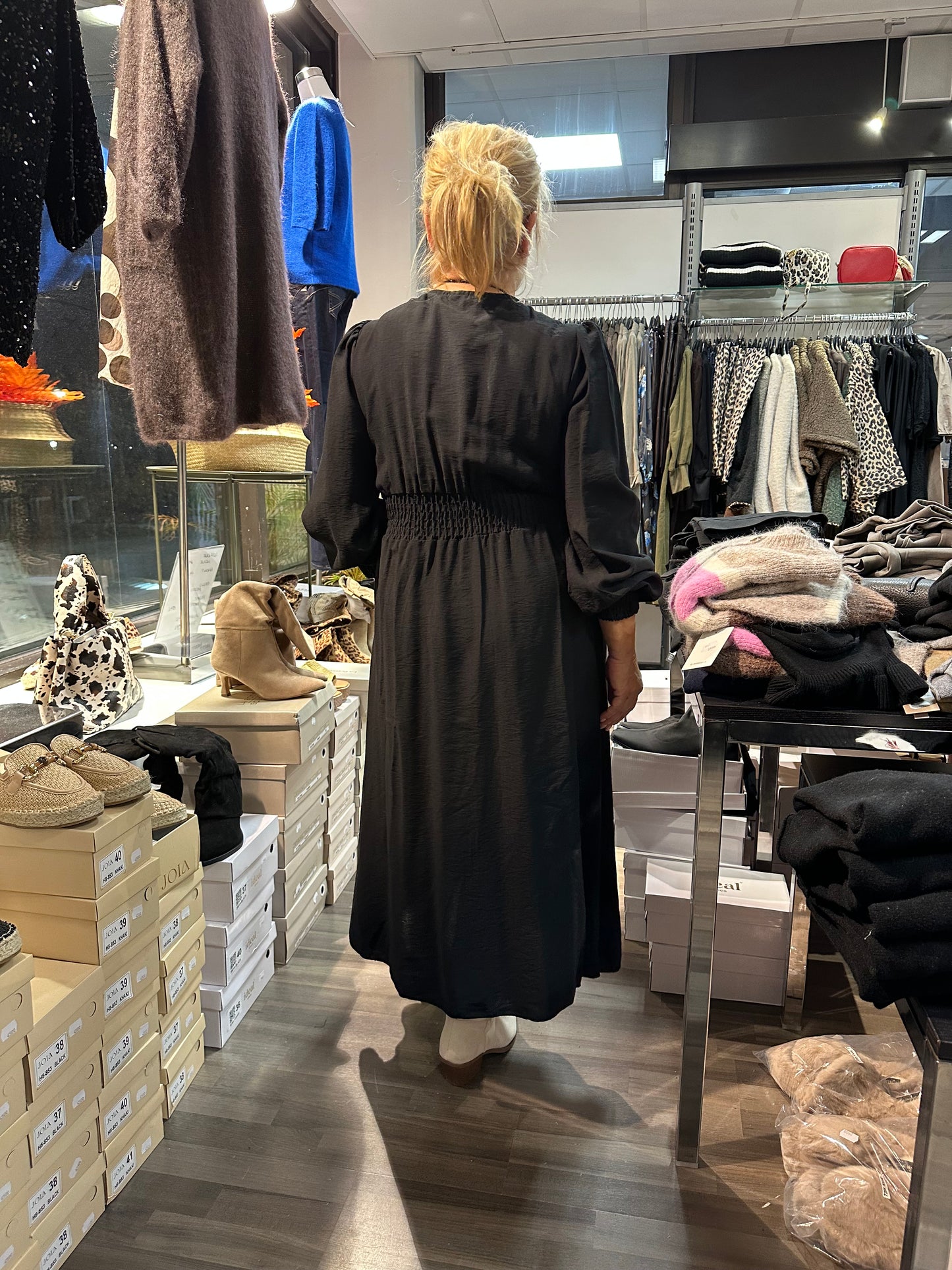 Pitkä viskoosimekko Maris