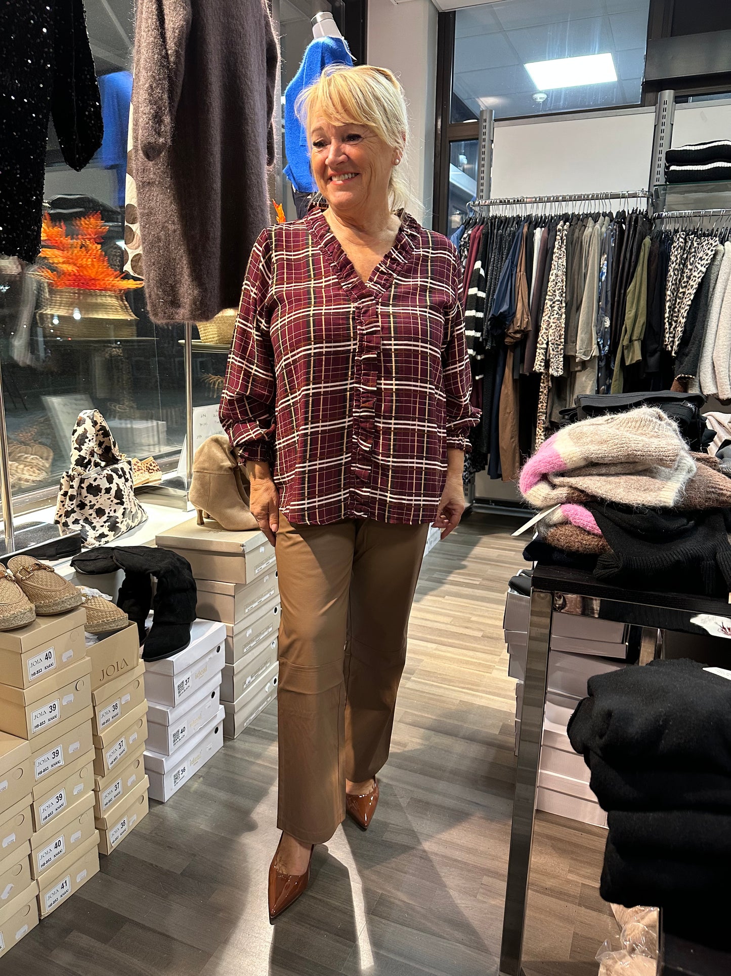 Viskoosipusero röyhelöllä ruutu