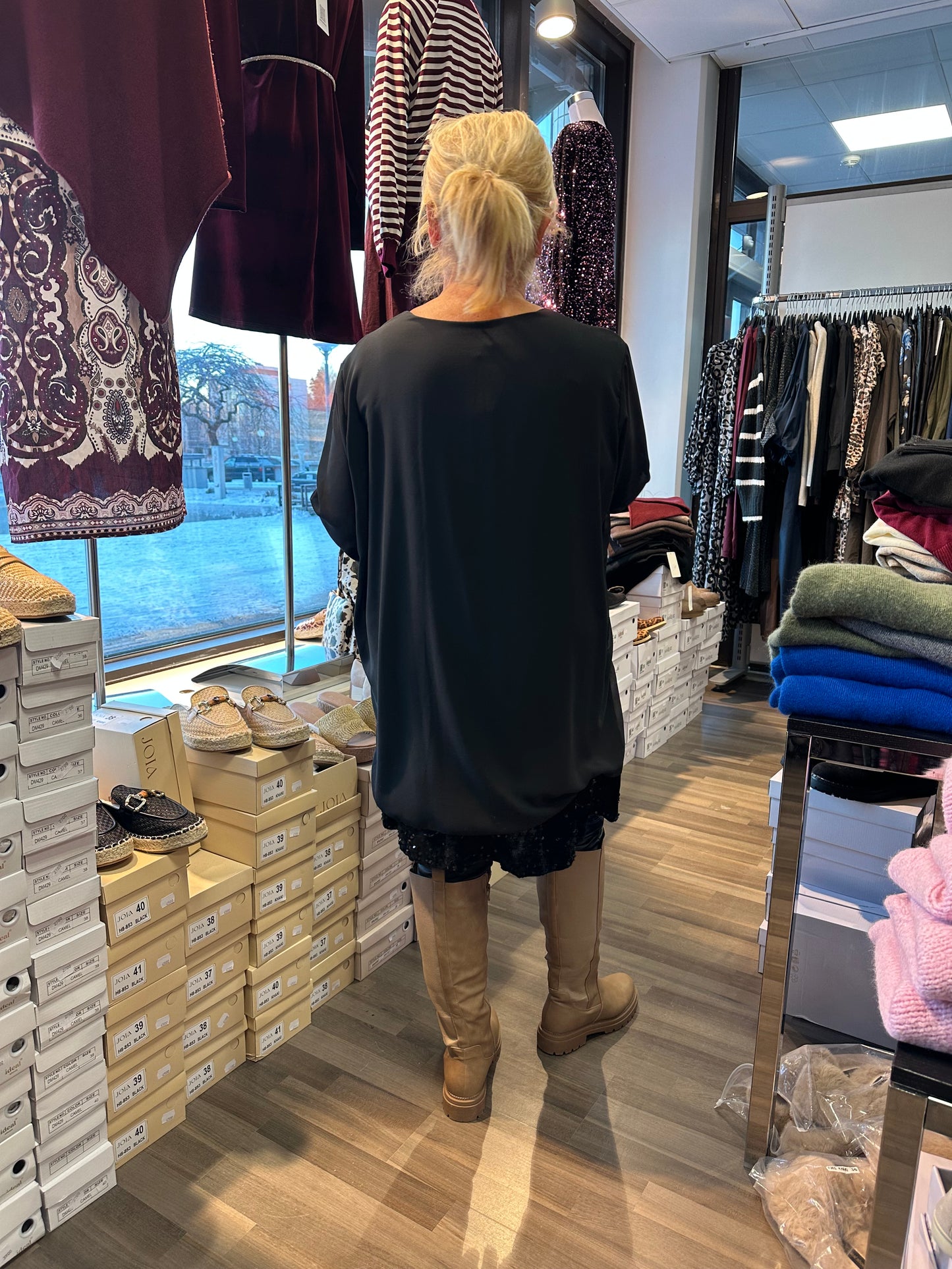 Plussize sifonkitunika paljettihelmalla