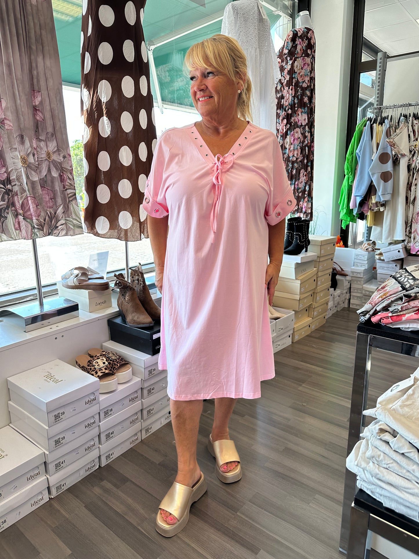 Plussize mekko nyöri-yksityiskohdalla (3 väriä)