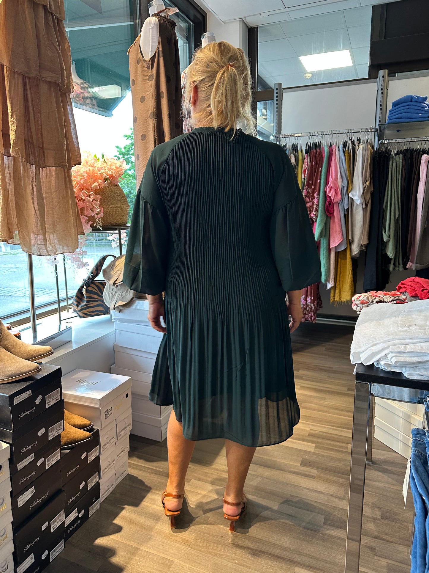Pliseerattu mekko Cinja Forest Green