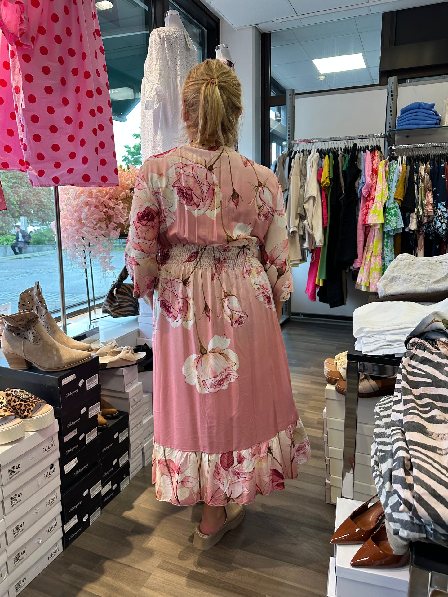 Kietaisumallinen mekko rypytyksellä (4 väriä)