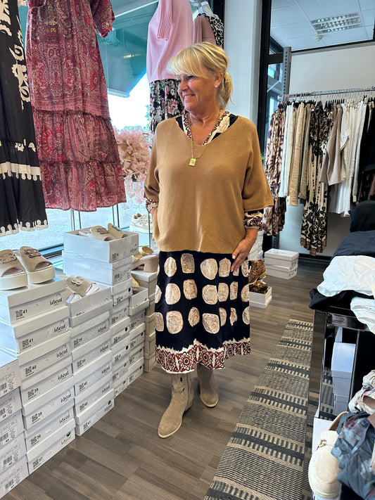 Laatikkoneule kameli