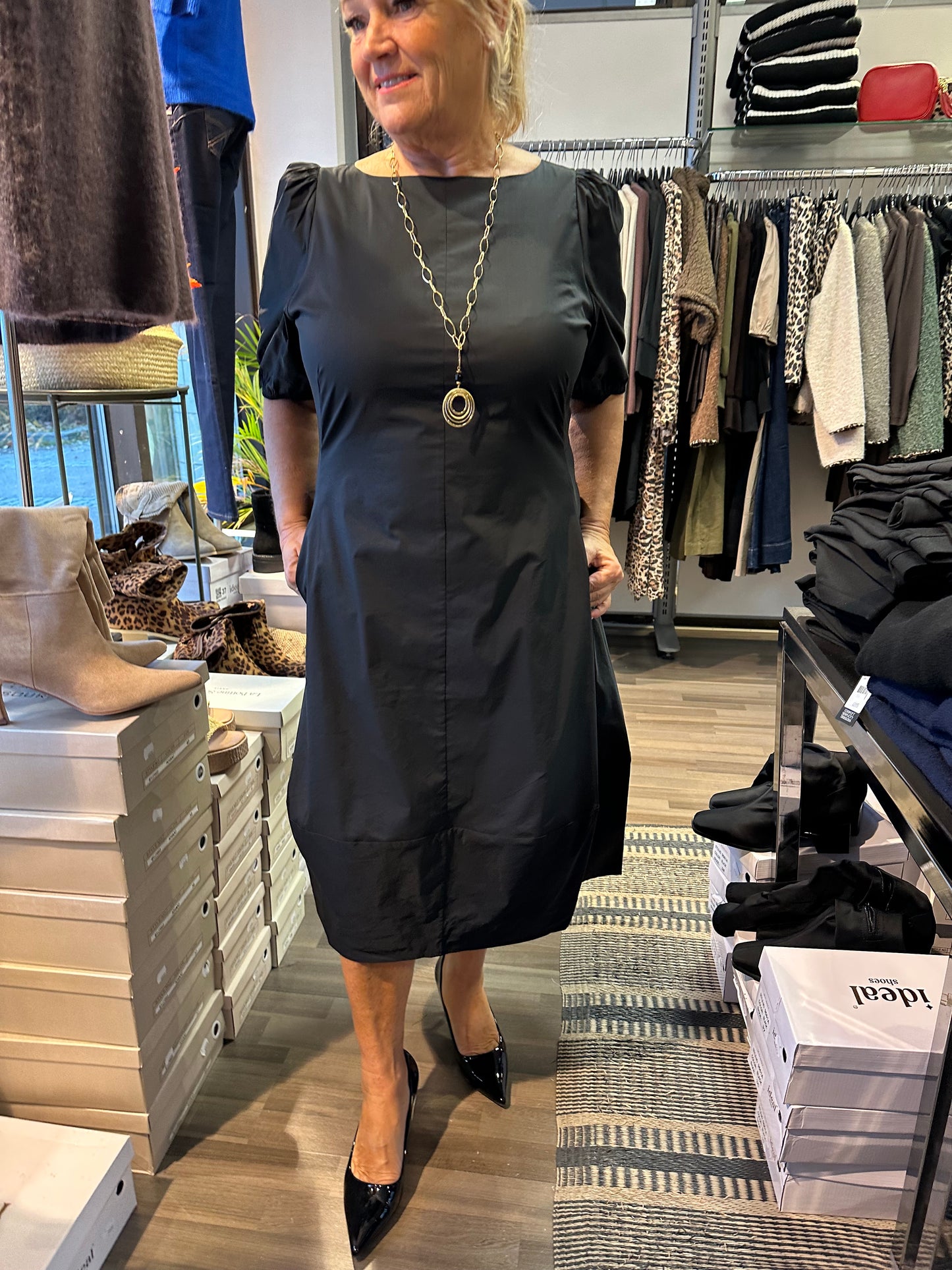 Puuvillapopliini mekko musta