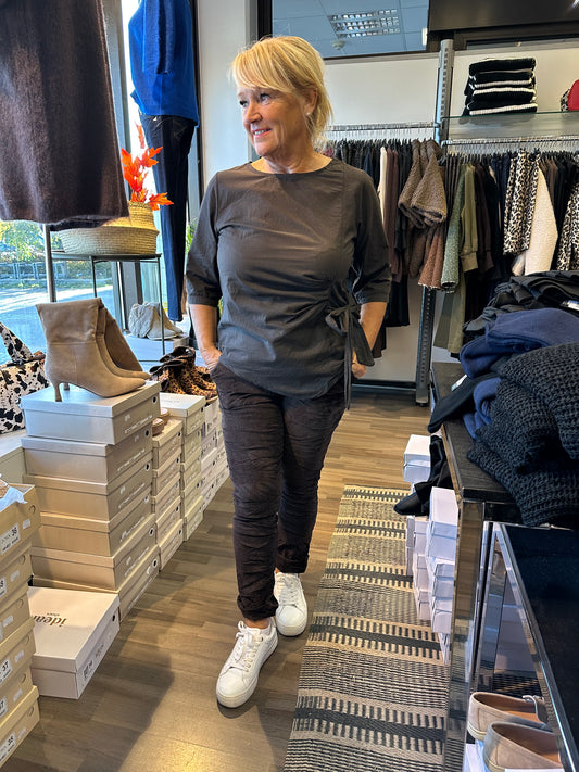 Puuvillapusero solmulla ruskea