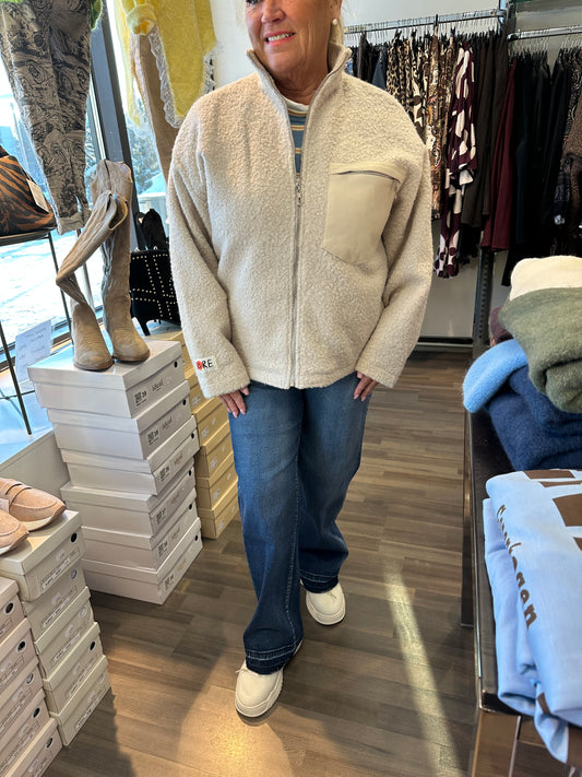 Lyhyt vetoketjullinen teddytakki