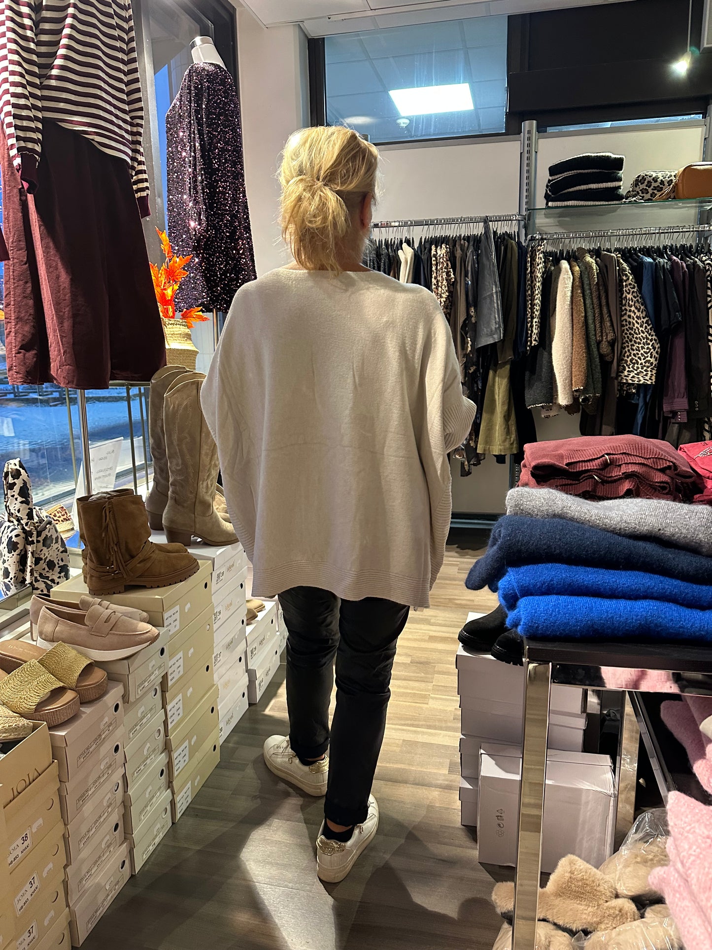 Pontsoneule luonnonvalkoinen