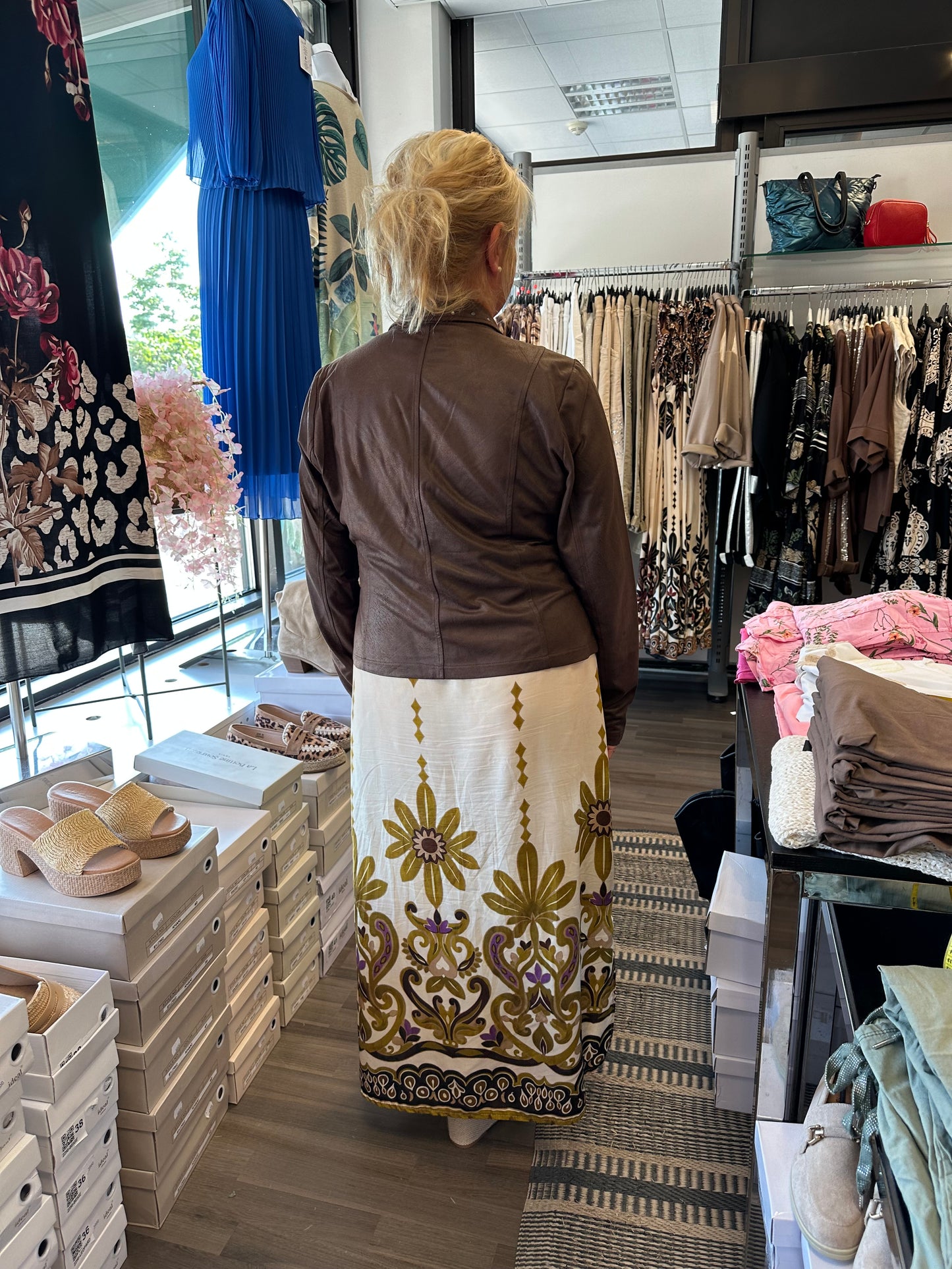 Keinonahkainen jakku ruskea