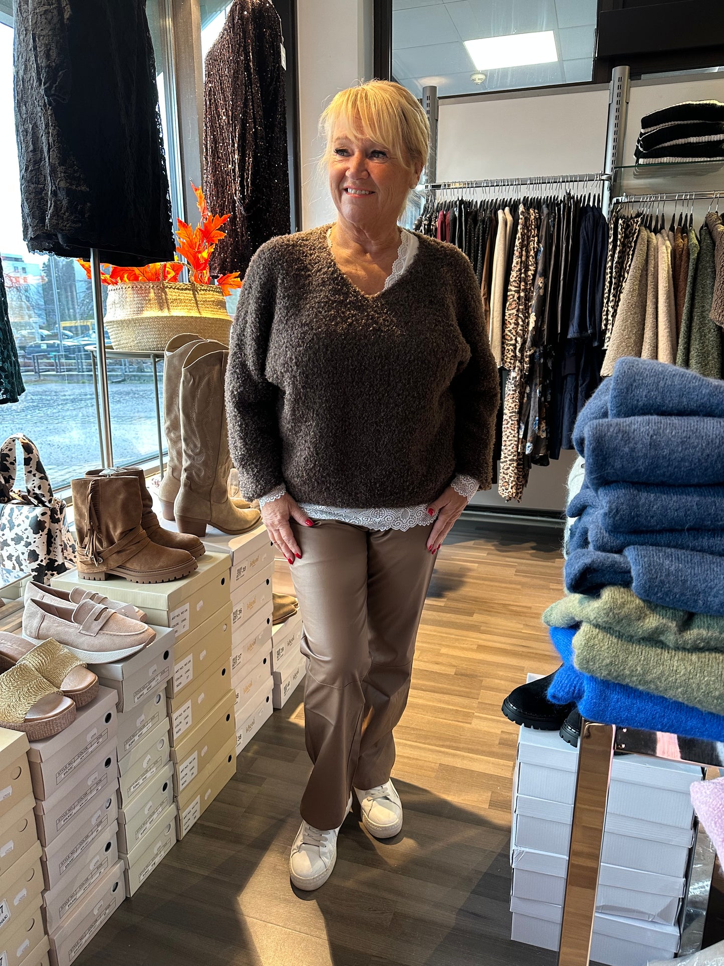 Bouclee neule ruskea