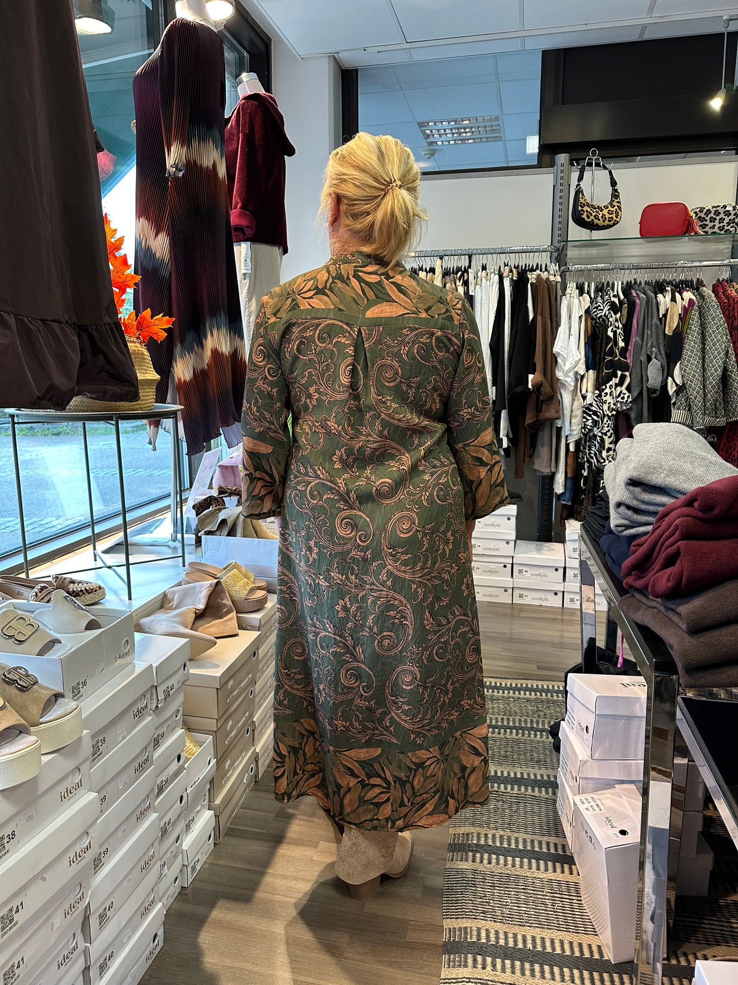 Kuviollinen mekko vihreä