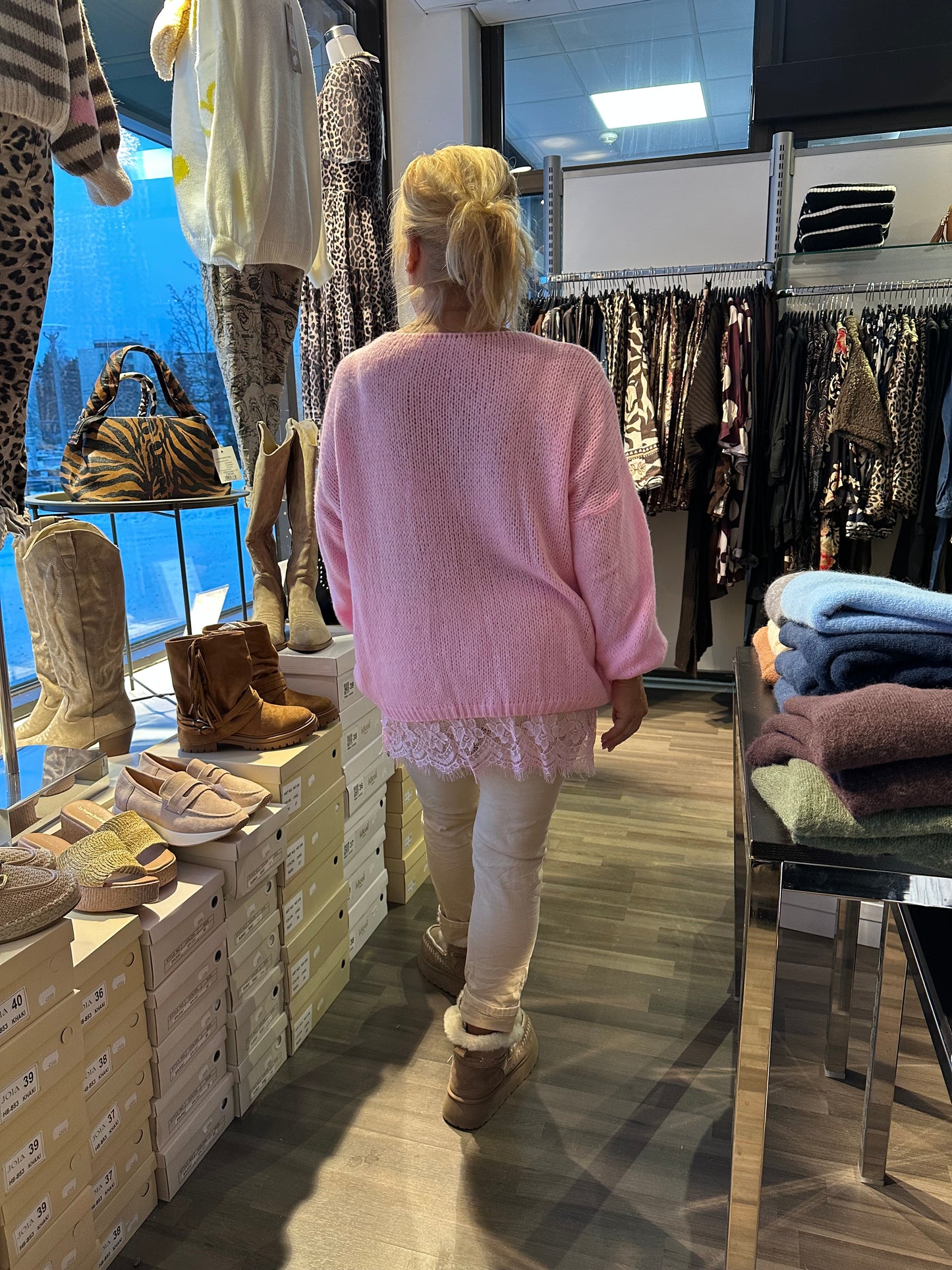 Pitsihelmainen neule roosa