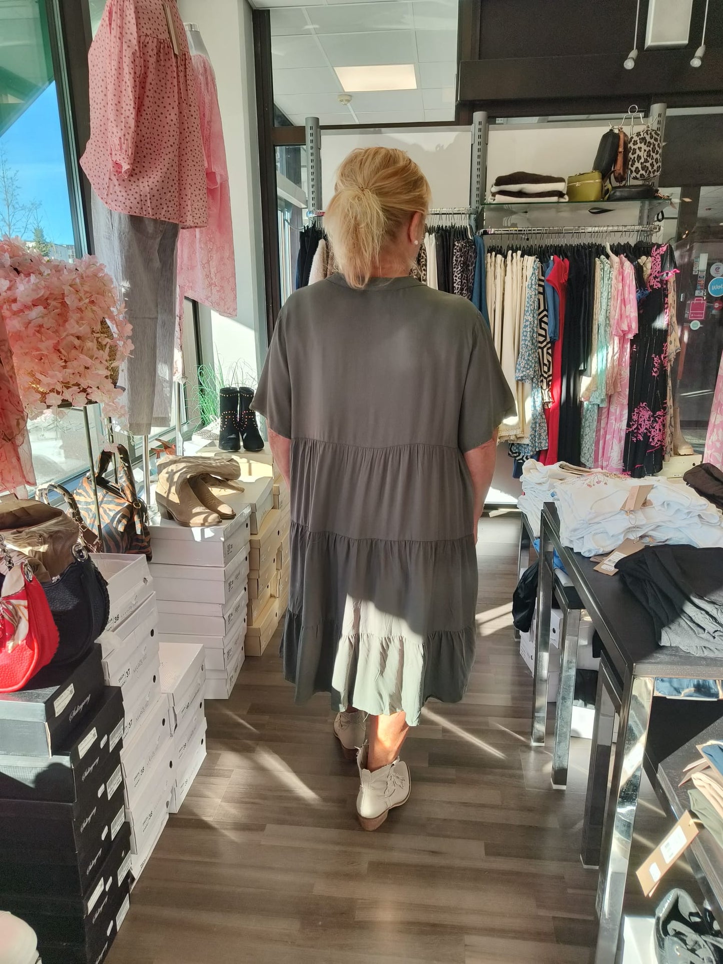 Plussize polvipituinen viskoosimekko (3 väriä)