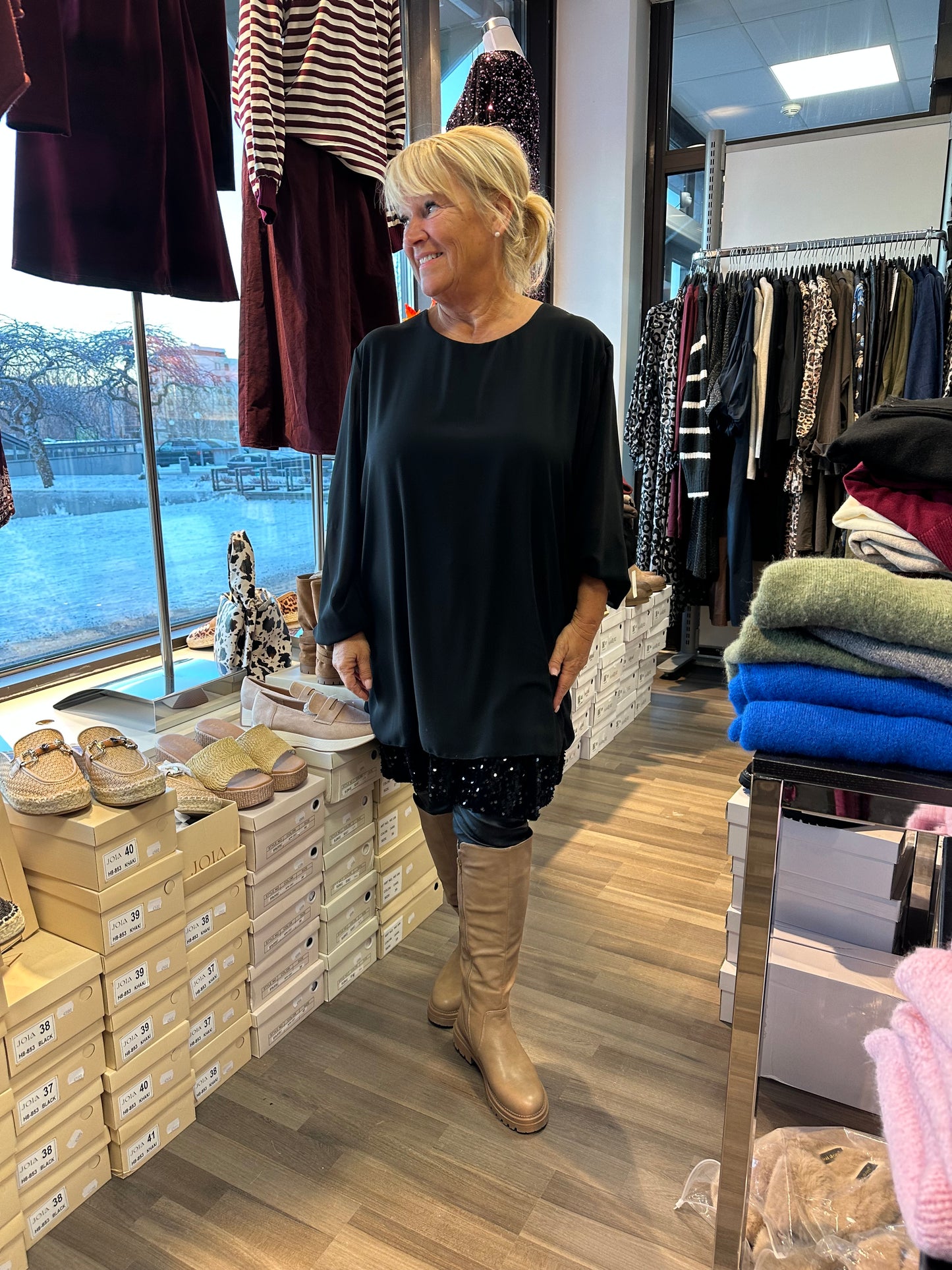 Plussize sifonkitunika paljettihelmalla