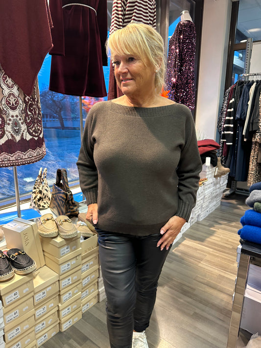 Neulepusero venepääntiellä ruskea