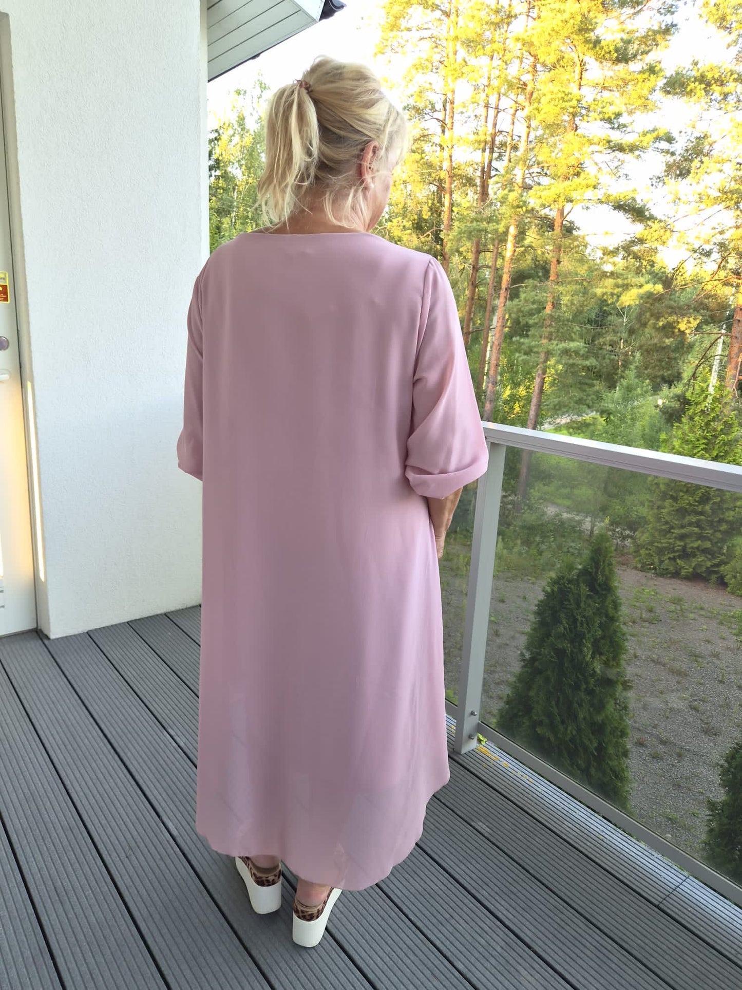 Reilummankoon sifonkimekko (6 väriä)