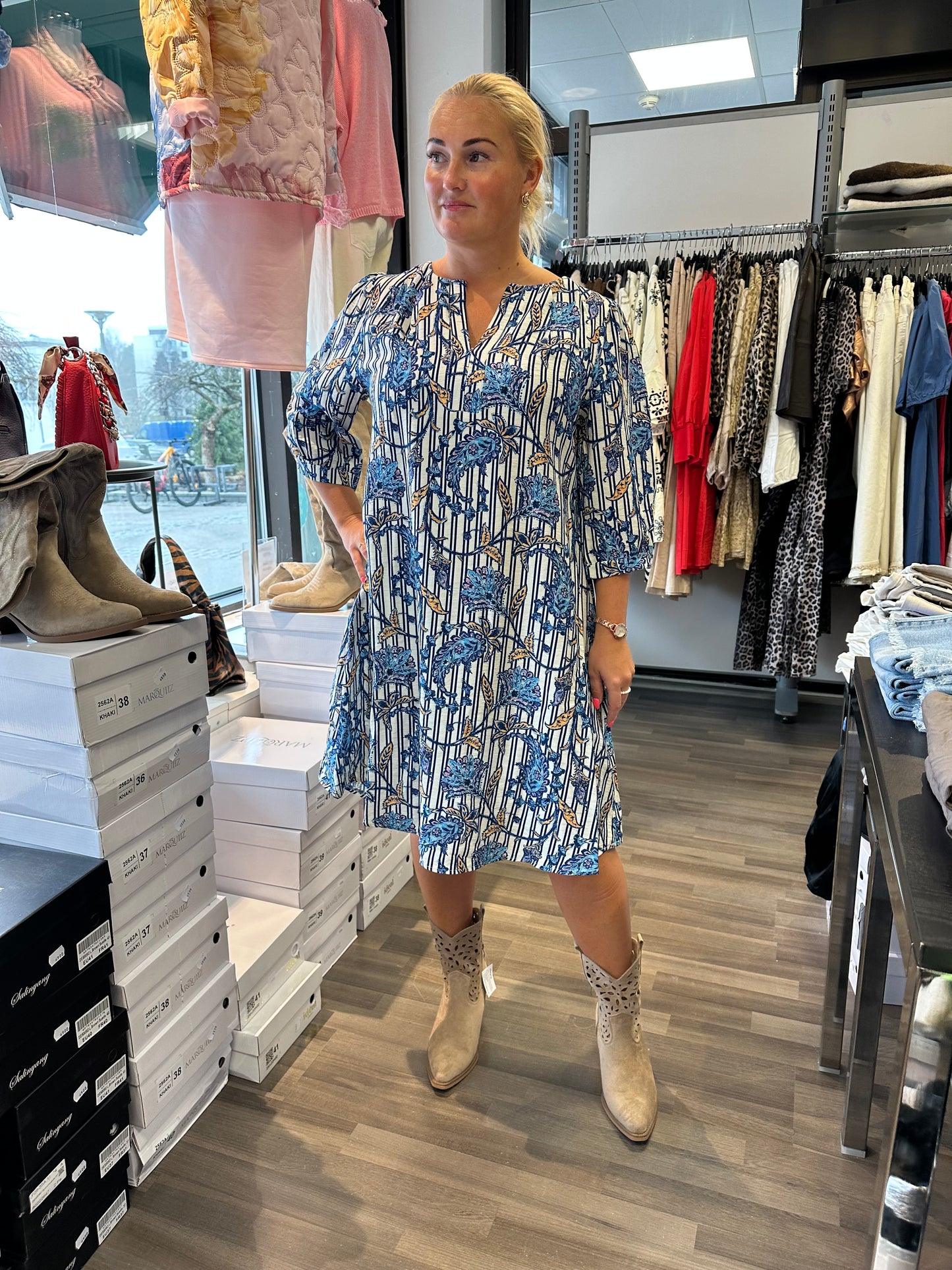 Kuviollinen viskoosimekko Navy