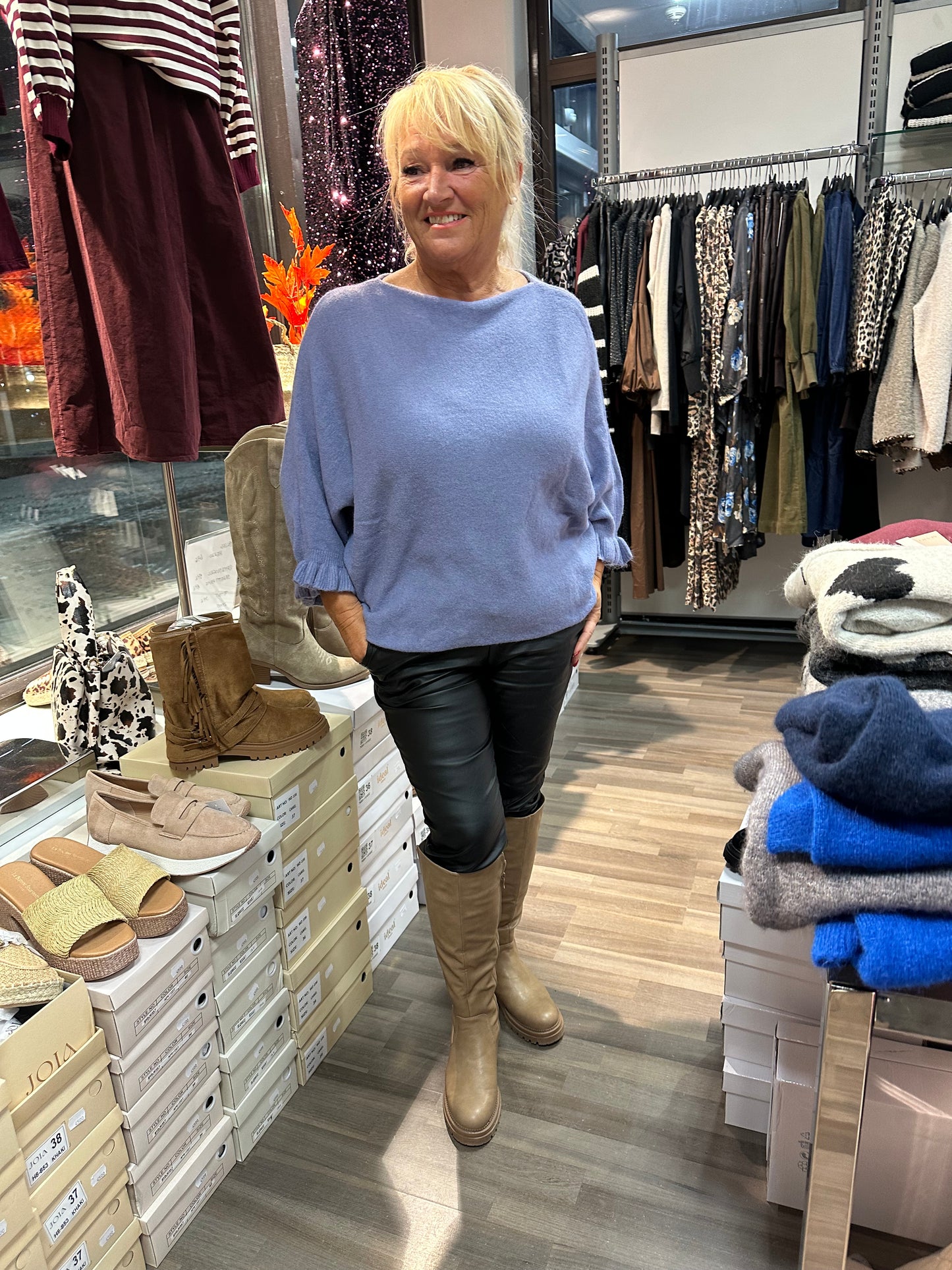 Neule frillahihoilla laventeli