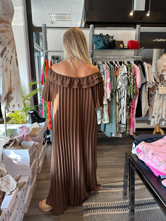 Plussize pliseerattu mekko ruskea