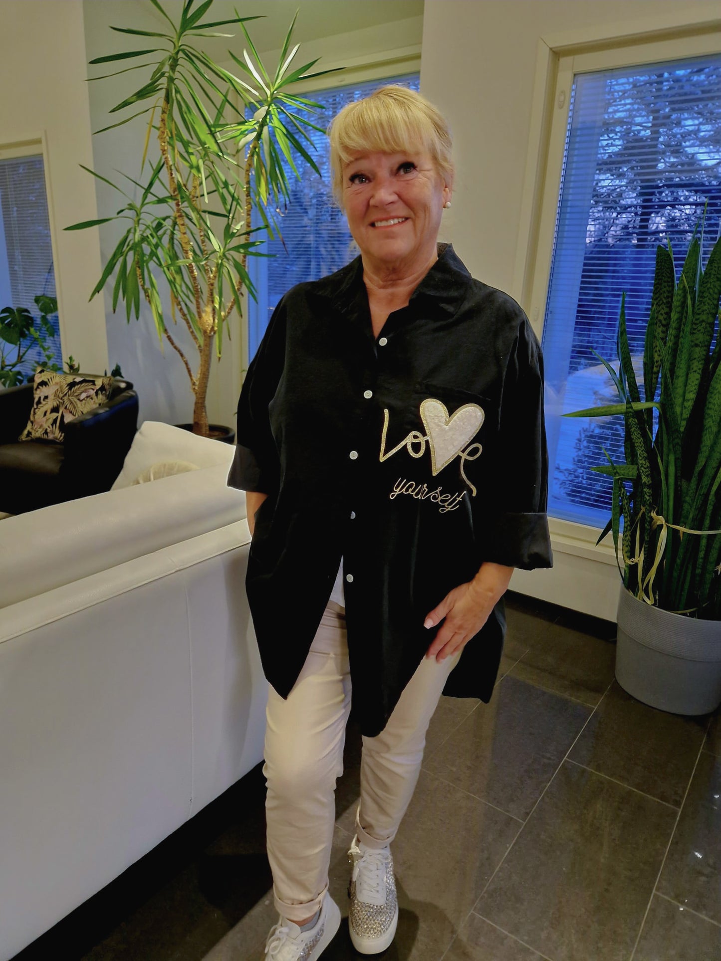 Oversize samettipaitis musta