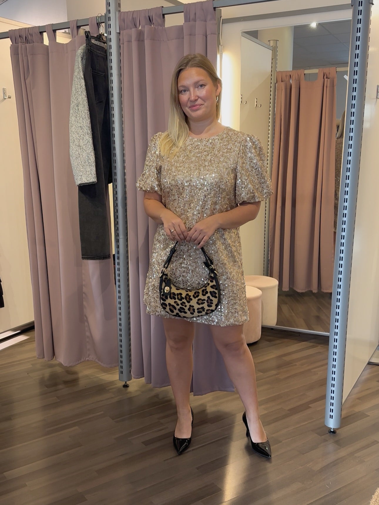 Paljettimekko/tunika