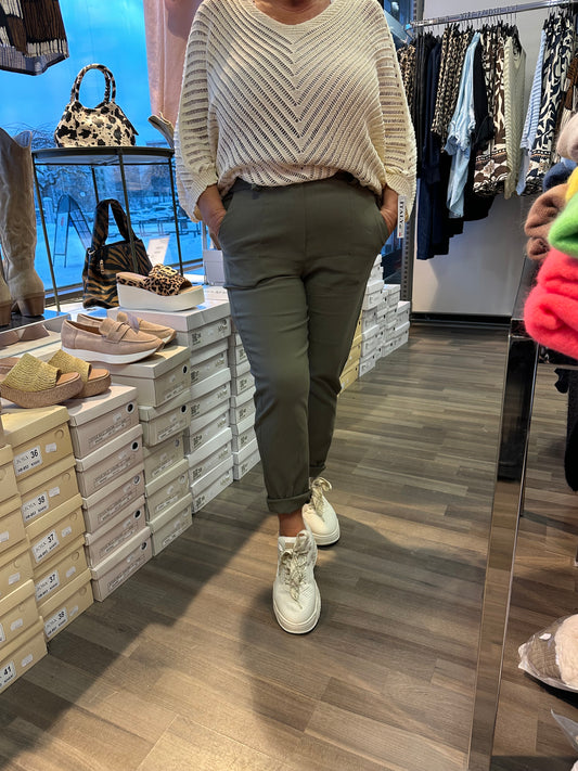 Pehmeä chino housu khaki