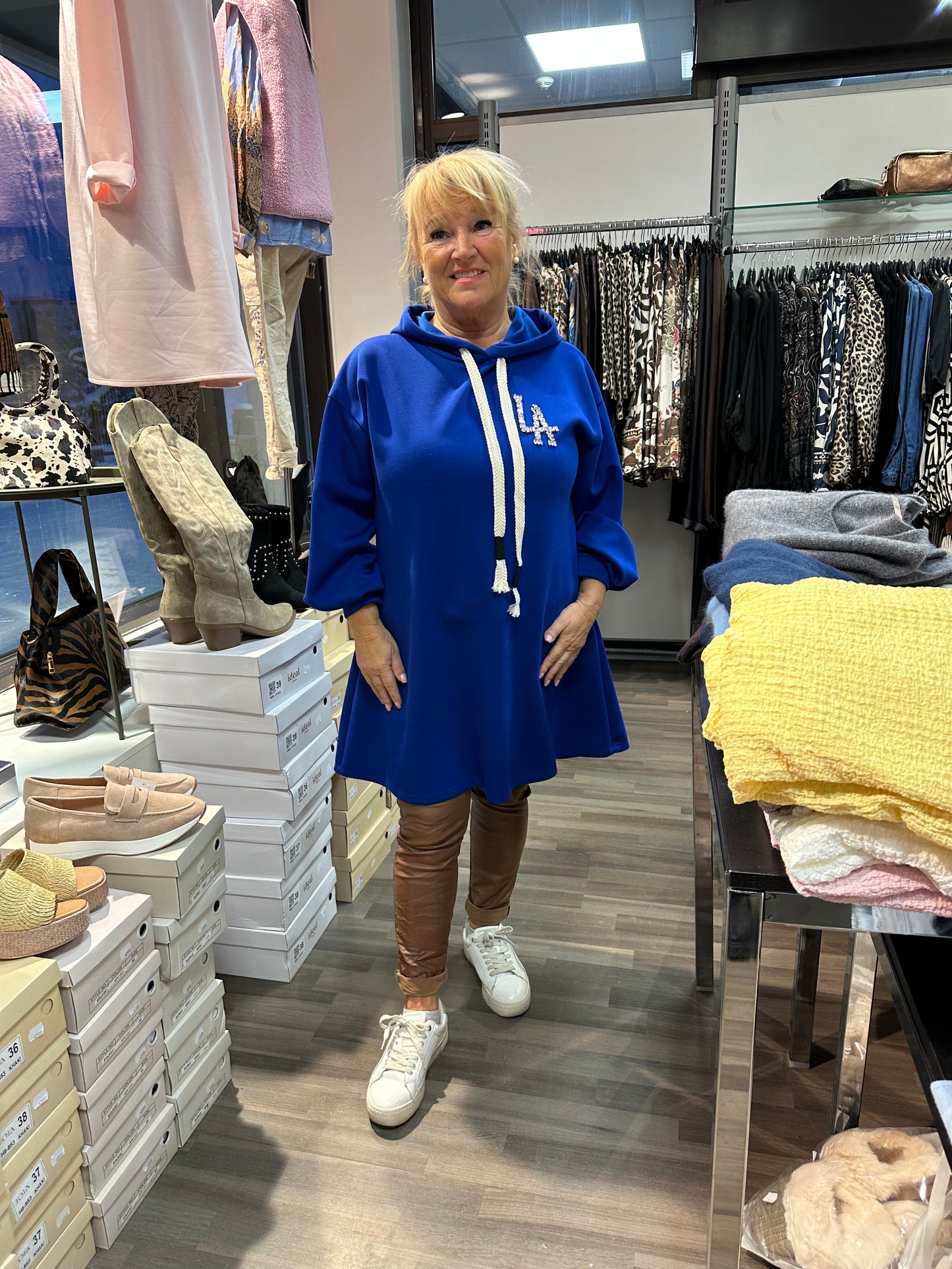 Collegetunika/mekko LA sähkönsininen