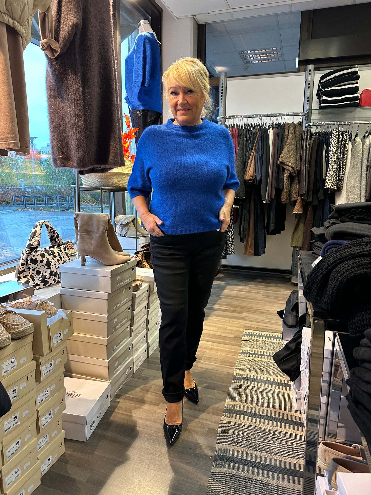 Kapealahkeiset farkut musta pesu