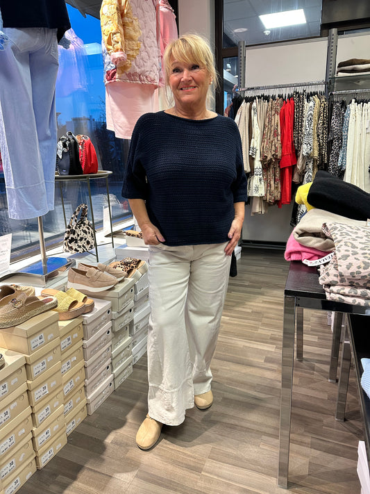 Neule Crochet tummansininen