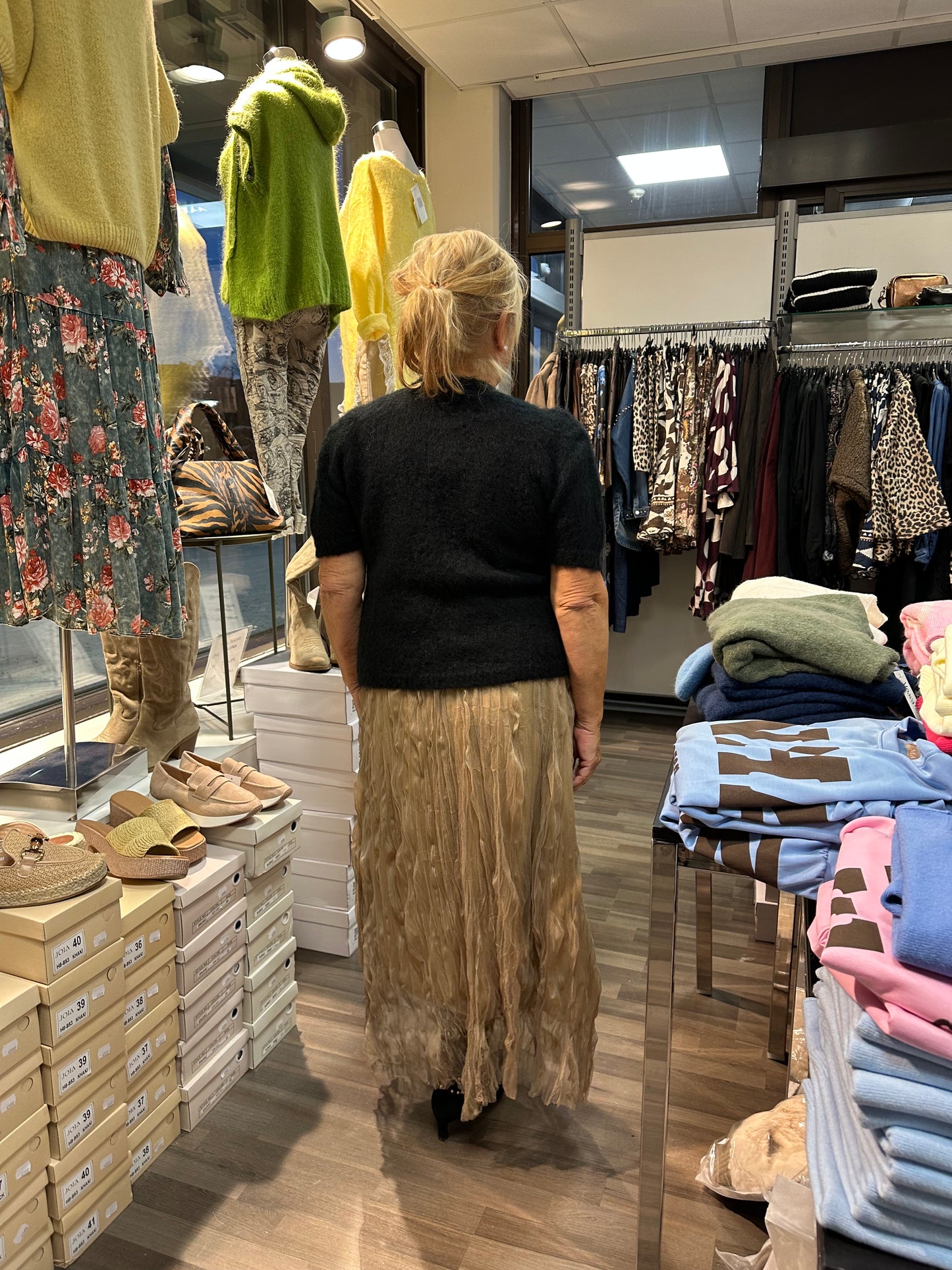 Kid mohair neule lyhyillä hihoilla musta