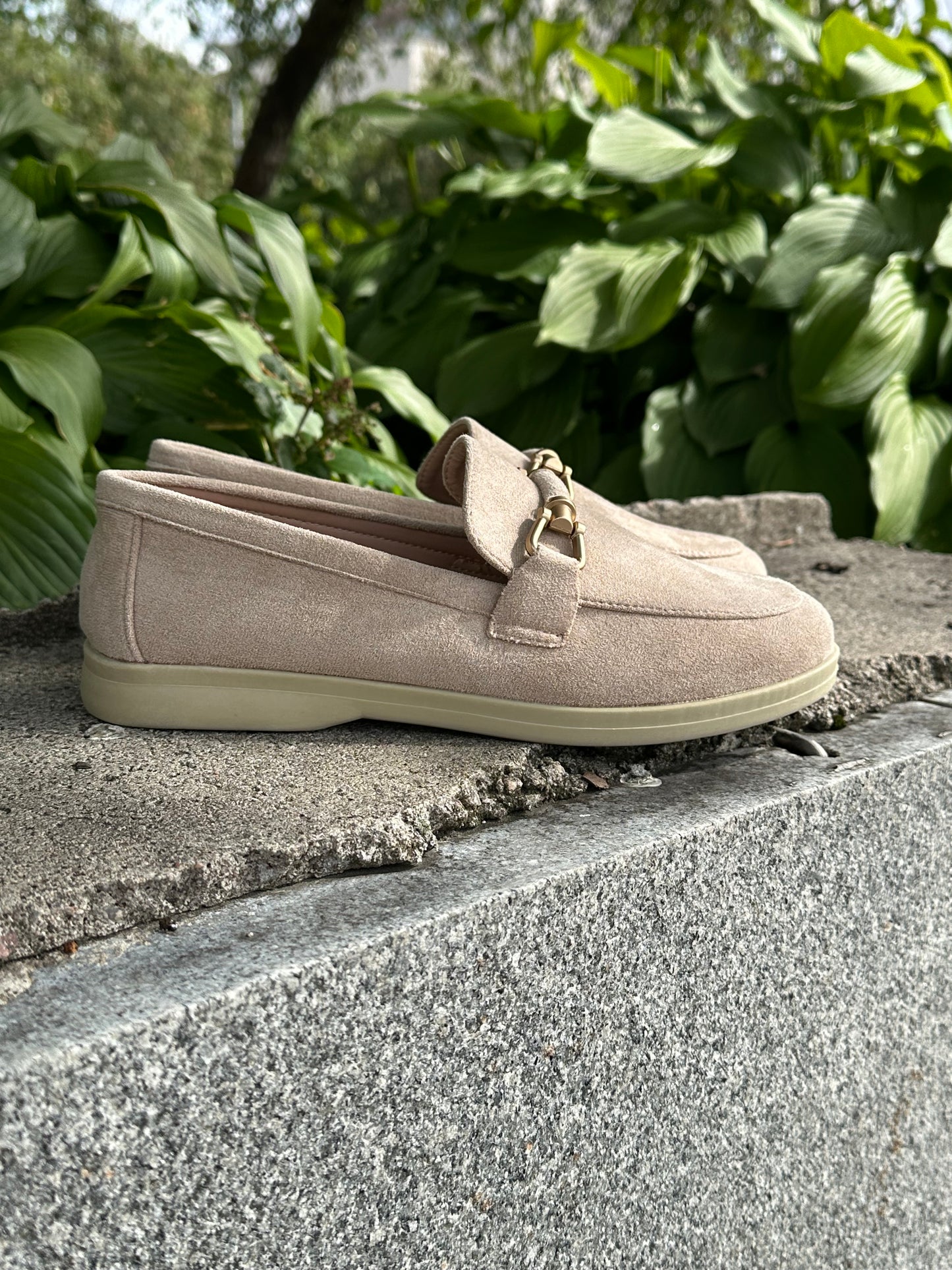 Keinomokkaiset loaferit