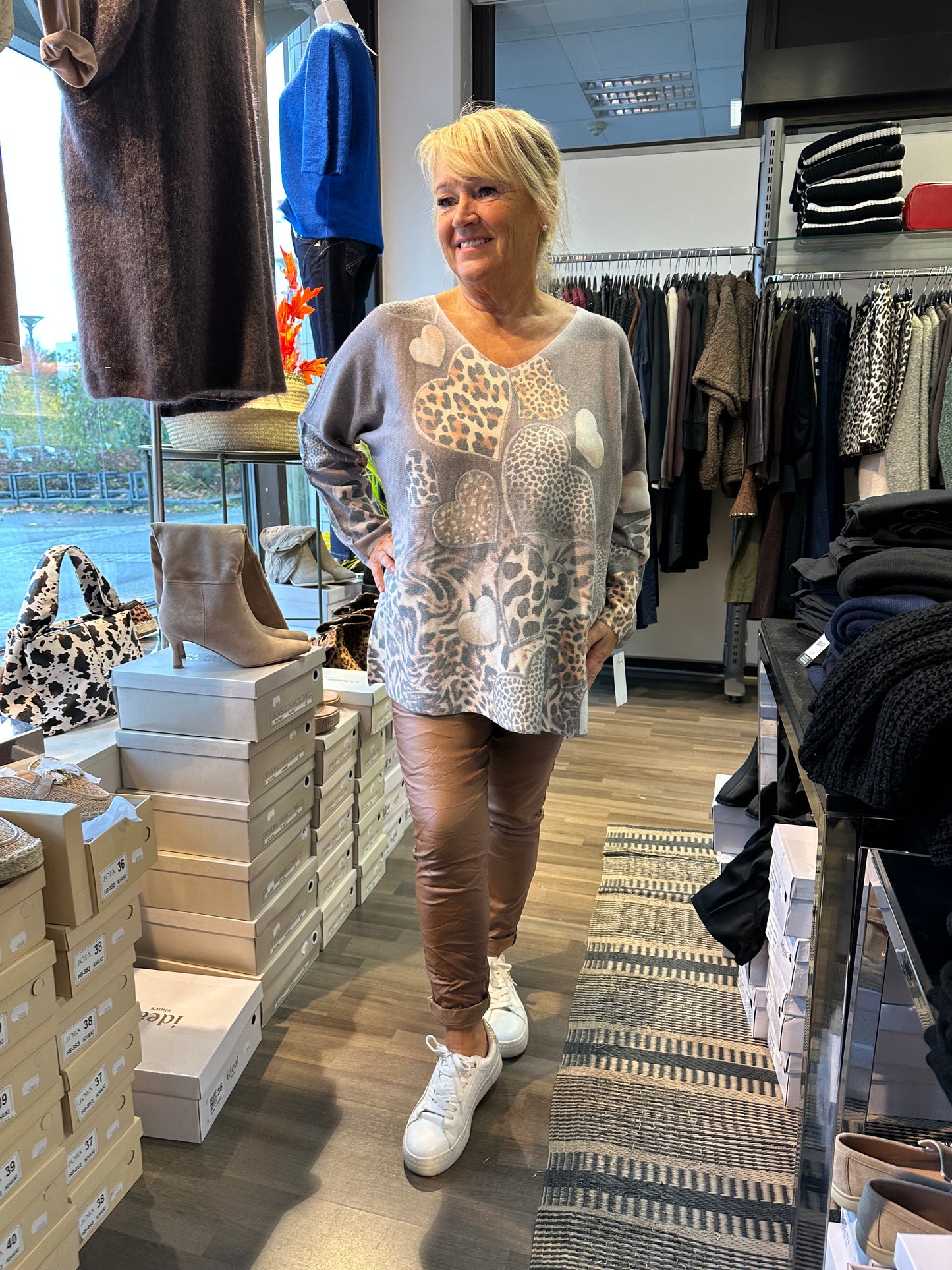 Kuosillinen plussize neule taupe
