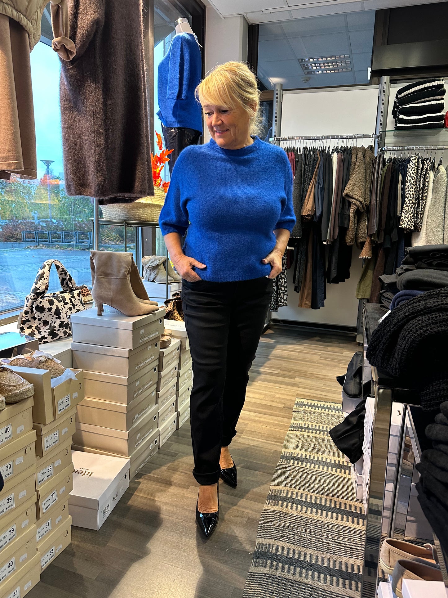 Kapealahkeiset farkut musta pesu