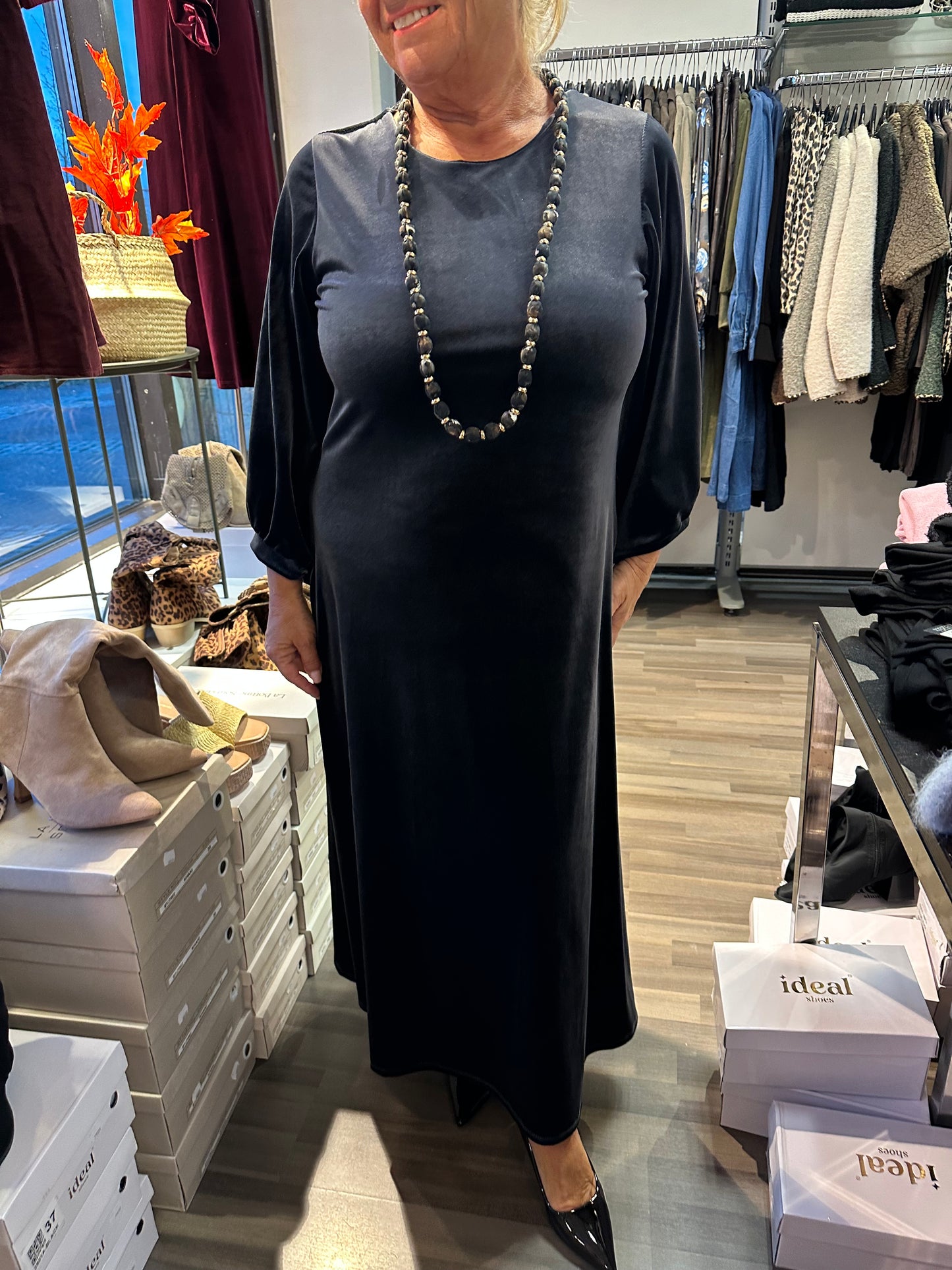 Pitkä samettiveluurimekko harmaa