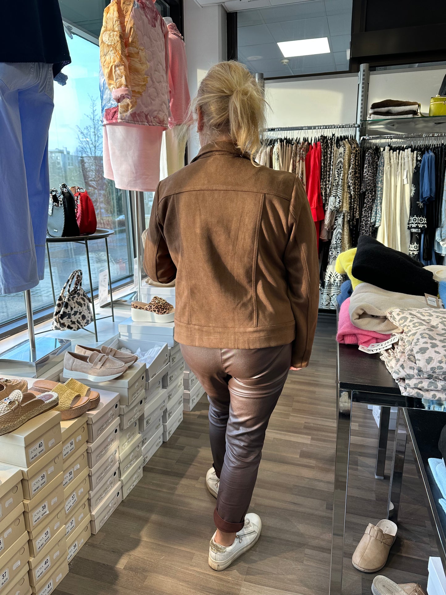 Keinomokkainen biker jakku (6 väriä)