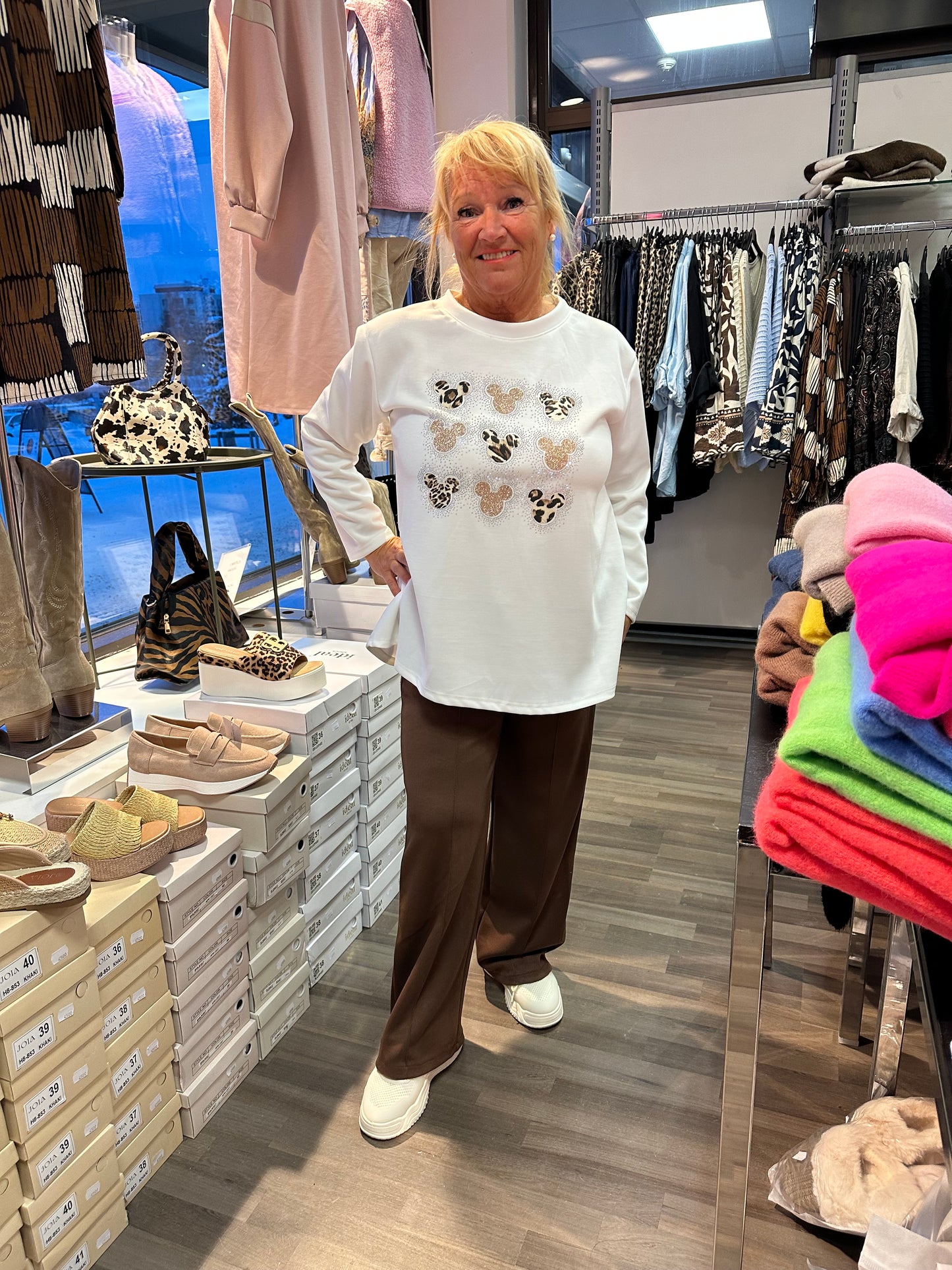 College pusero pikku Mikki valkoinen