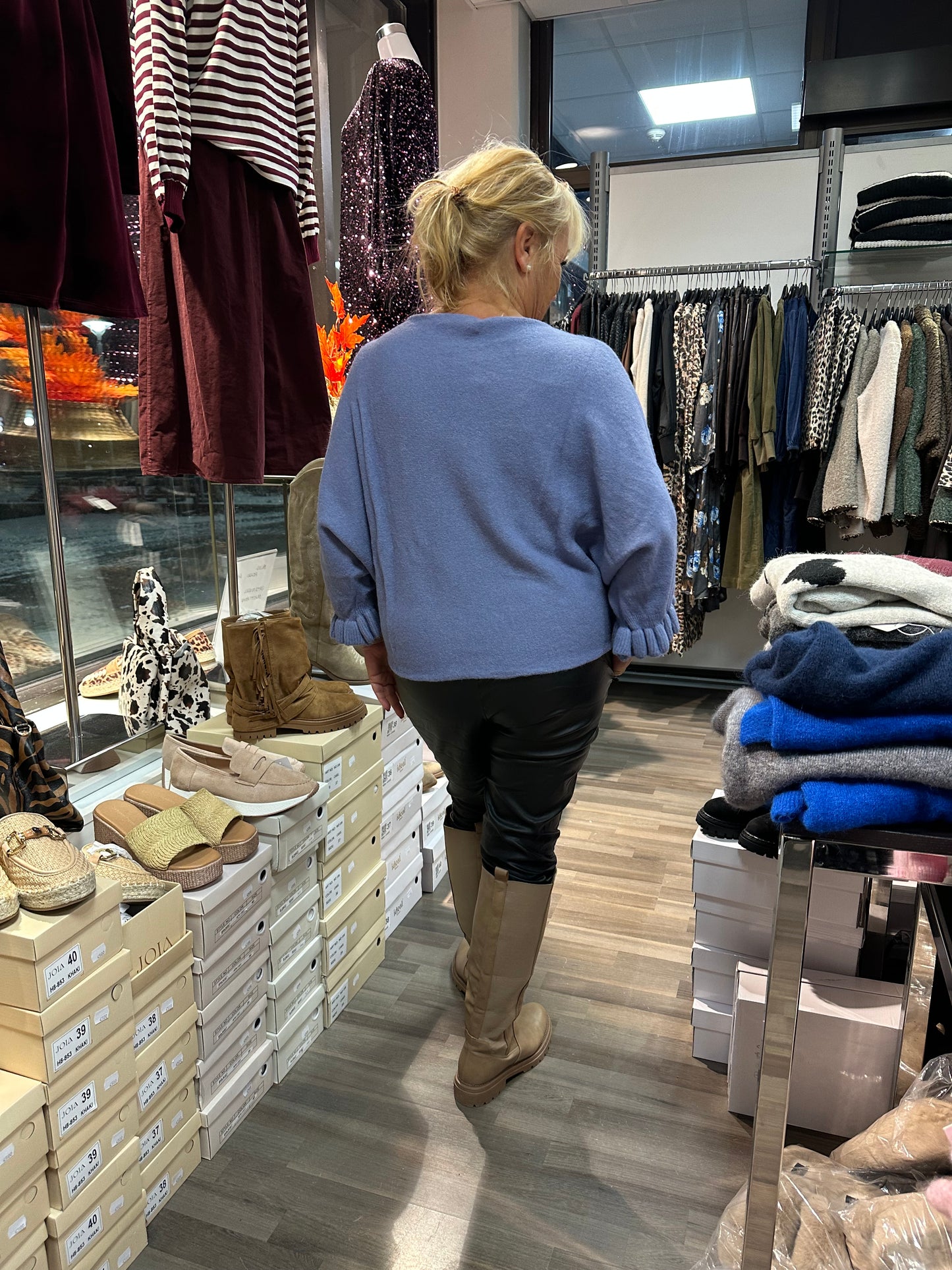 Neule frillahihoilla laventeli