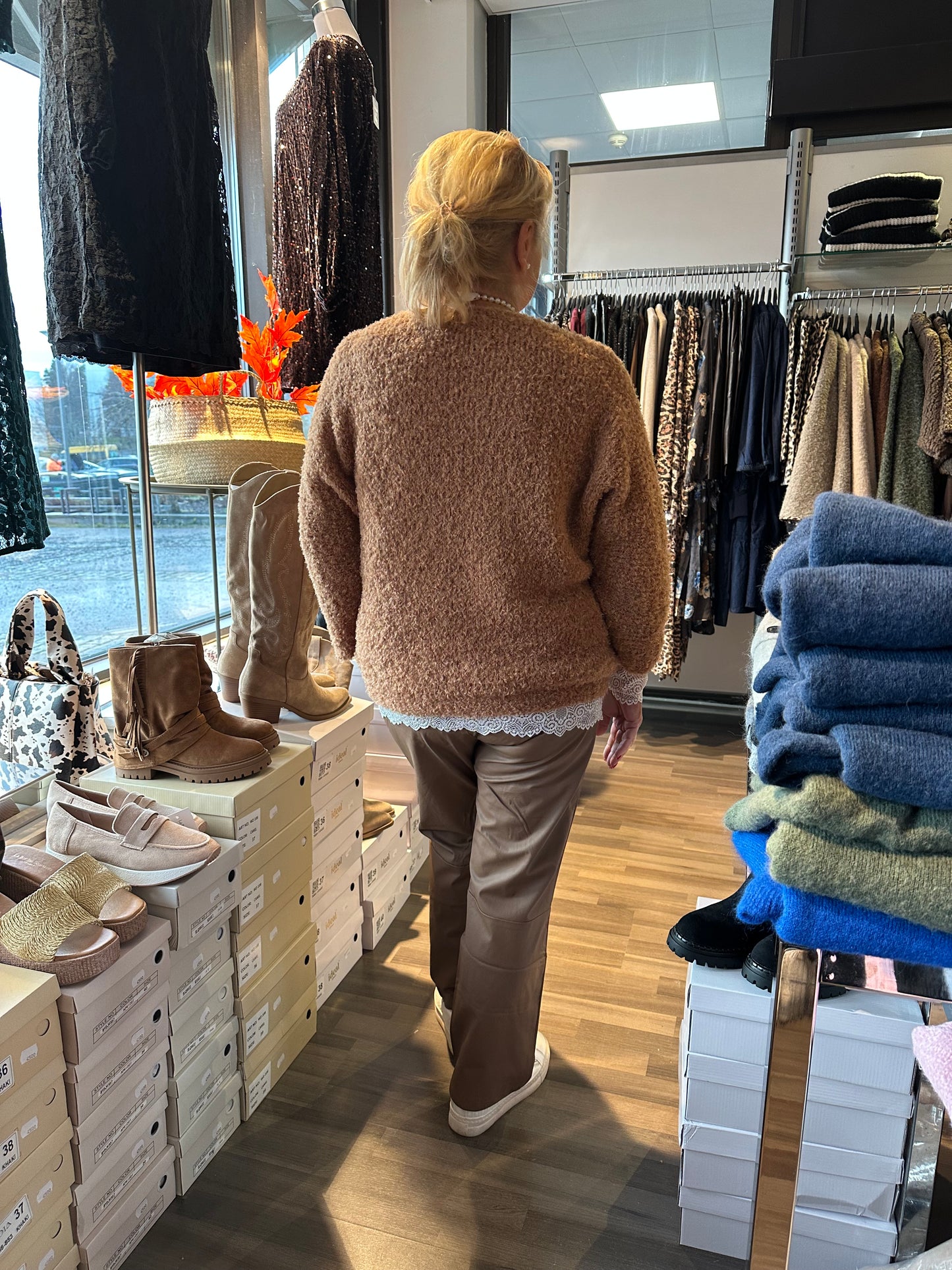 Bouclee neule kameli