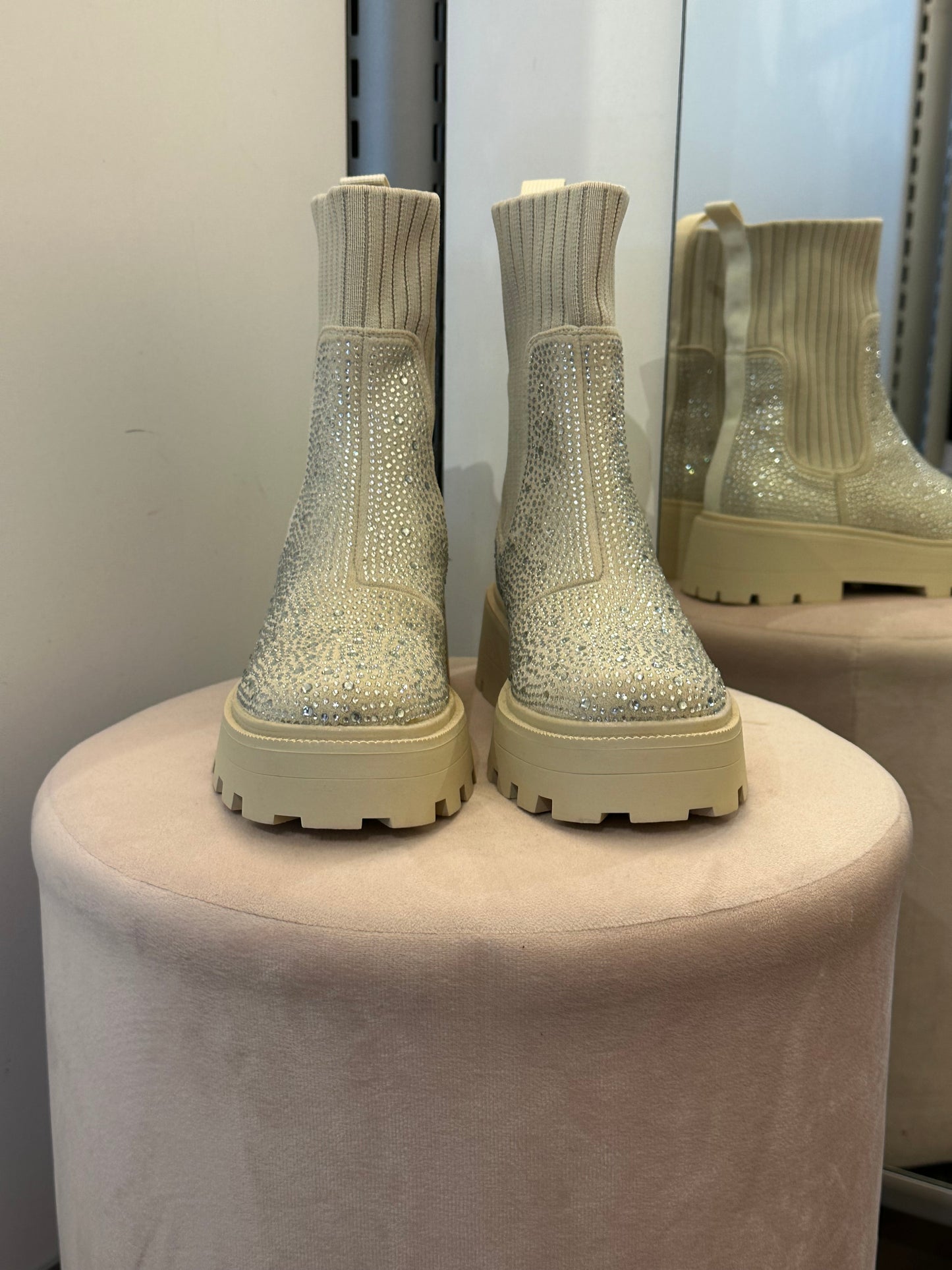 Sukkavarrelliset nilkkurit