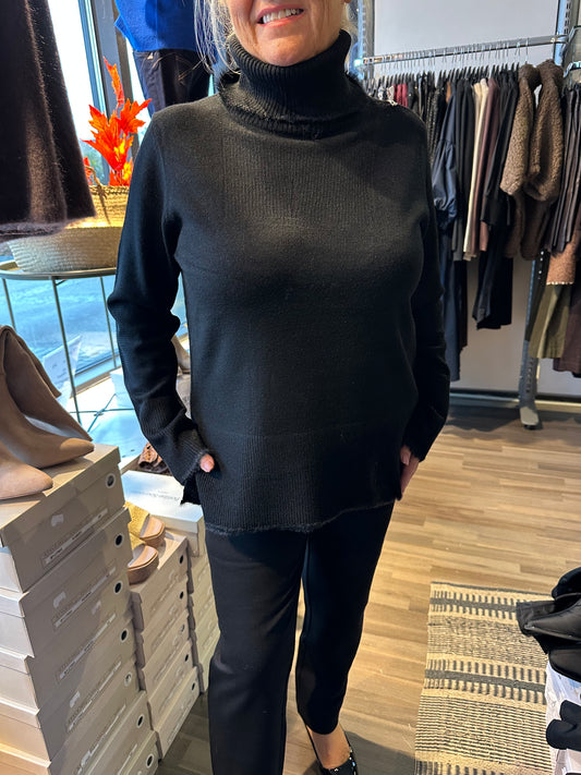 Poolokauluksinen neule musta