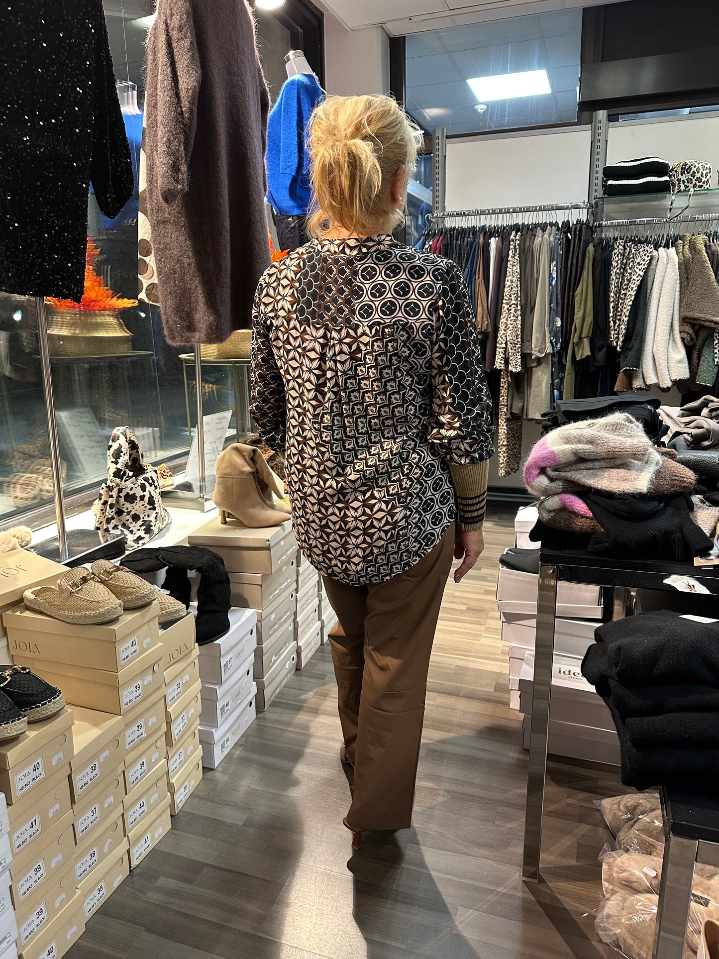 Viskoosipusero resorihihoilla