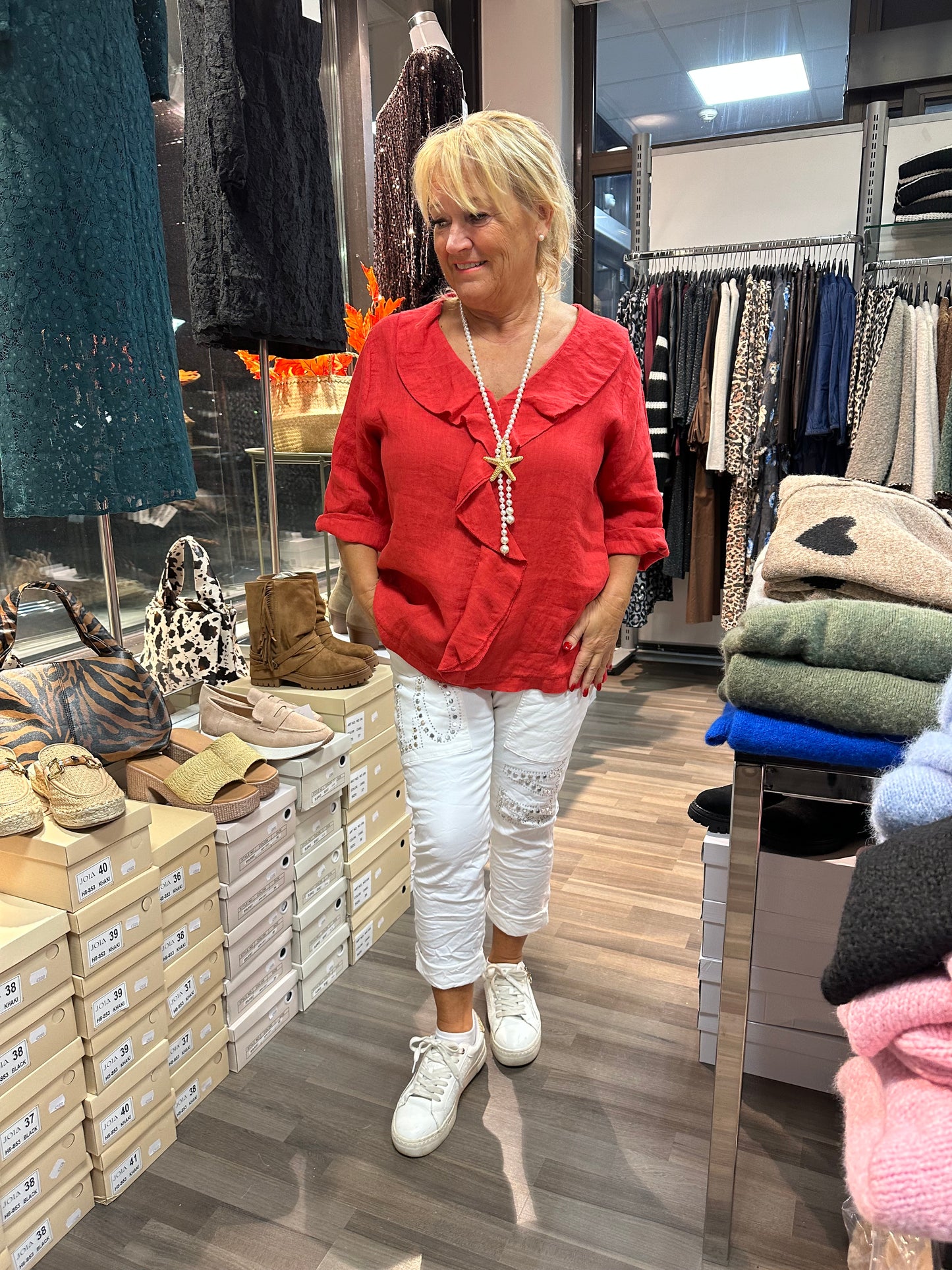 Pellavapusero röyhelöllä Scarlet