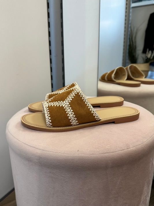 Sandaalit keinomokalla