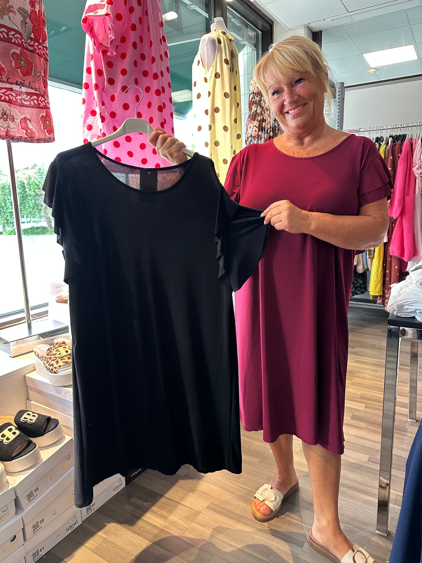 Plussize tunika/mekko röyhelöhihoilla (5 väriä)