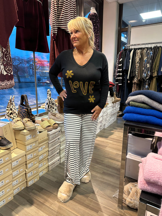 Lämmin pusero LoVE musta